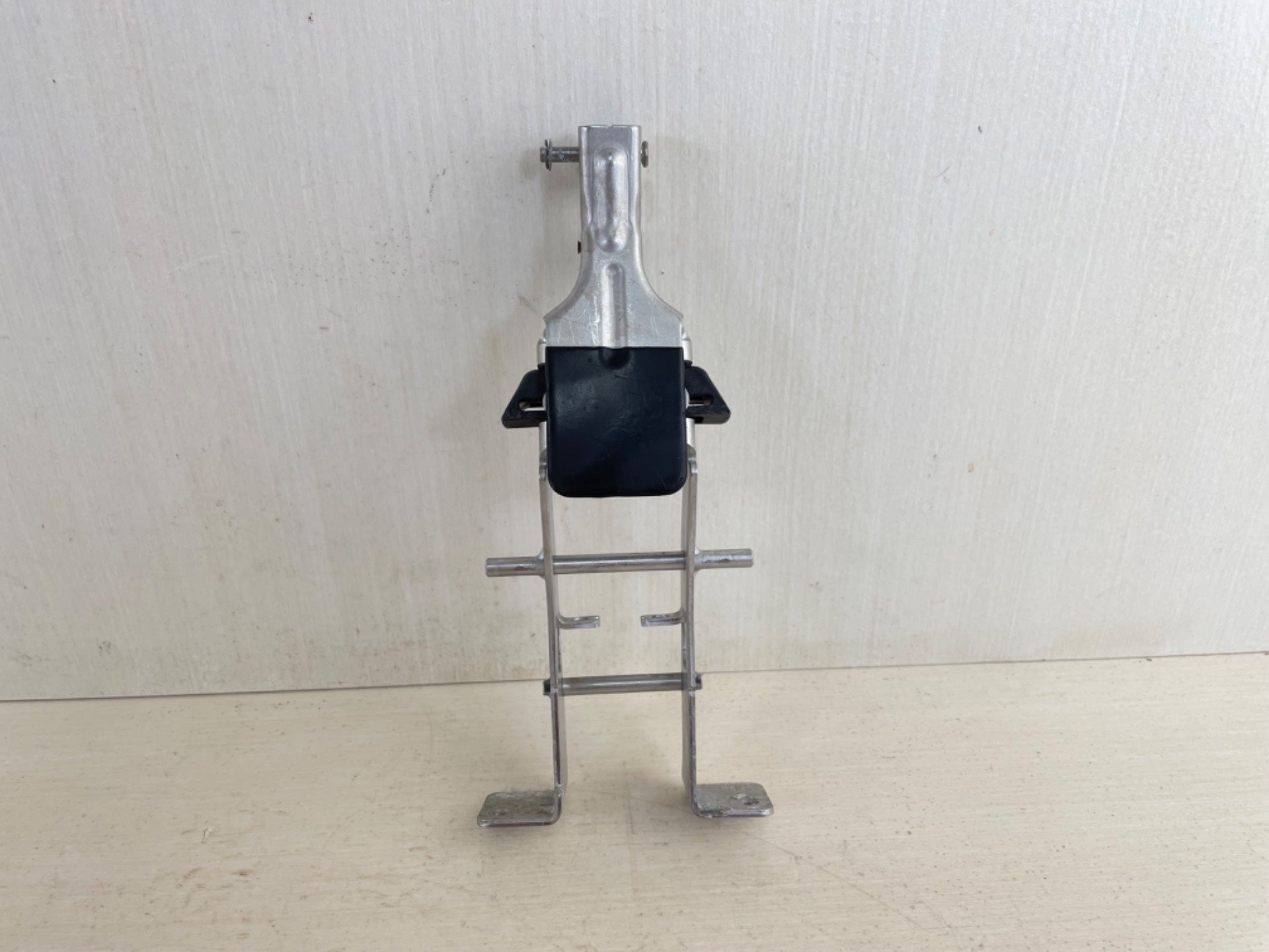 Mercury Verado Front Cowling Latch Bracket Assembly 888976T01