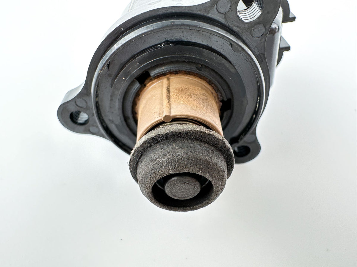 2007 Suzuki 175 HP 4 Stroke Outboard IAC Idle Air Control Valve 18137-52D00 OEM