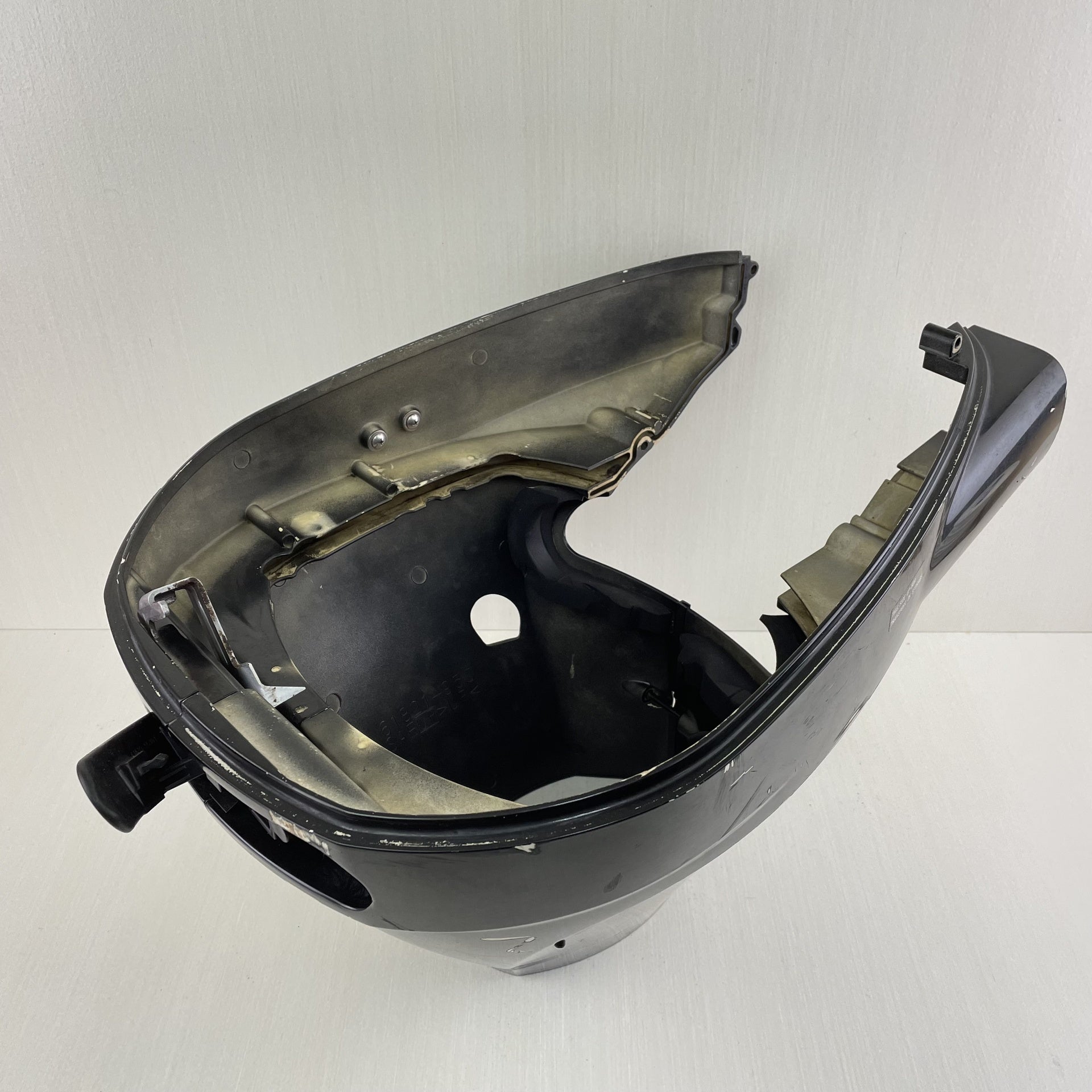 2011 Suzuki DF 25 HP 4 Stroke Twin-V Lower Cowling Set Left Right