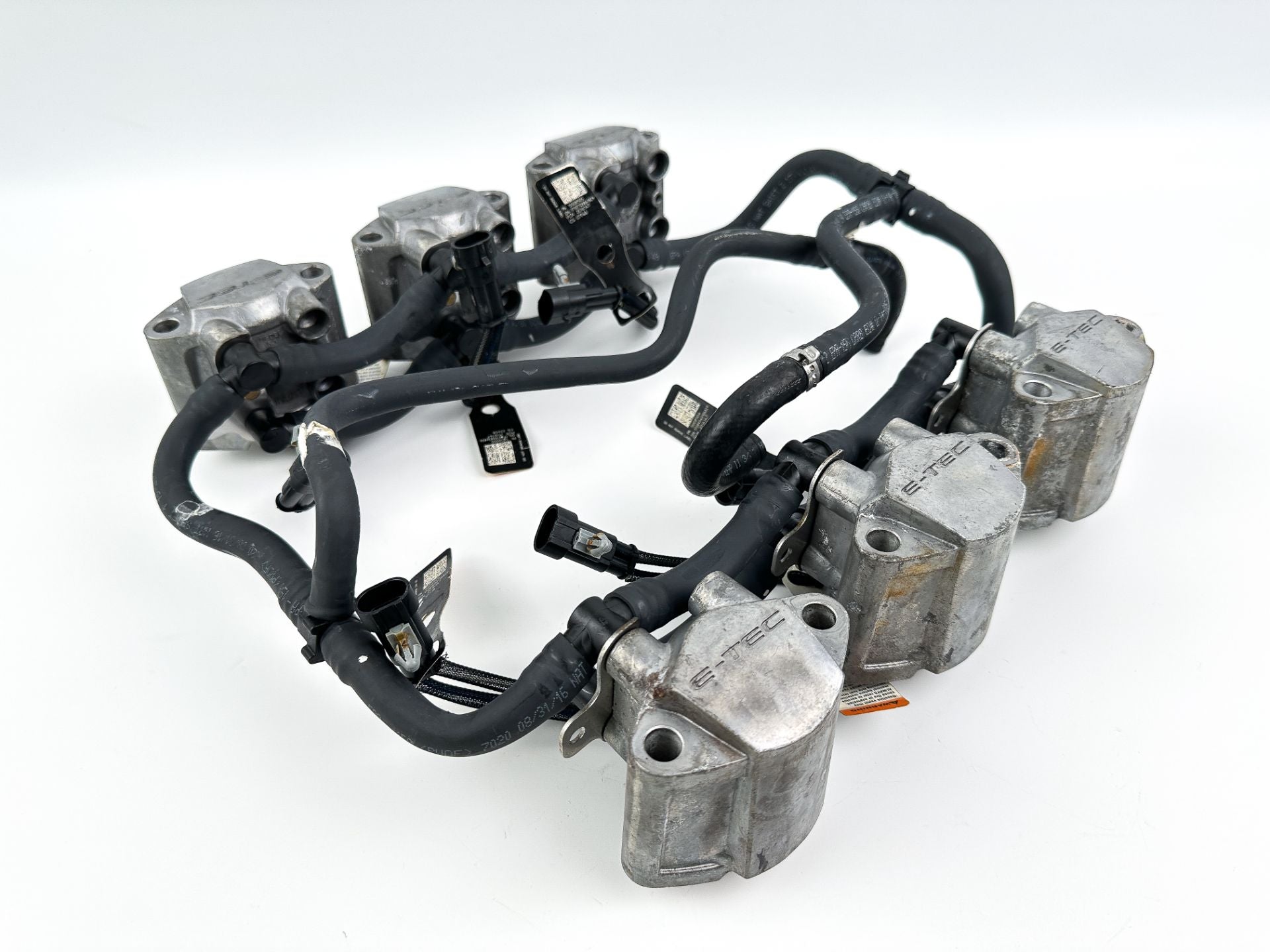 2017 Evinrude 200 HP 2 Stroke Etec Outboard Fuel Injector Set W/ Rail 5007765