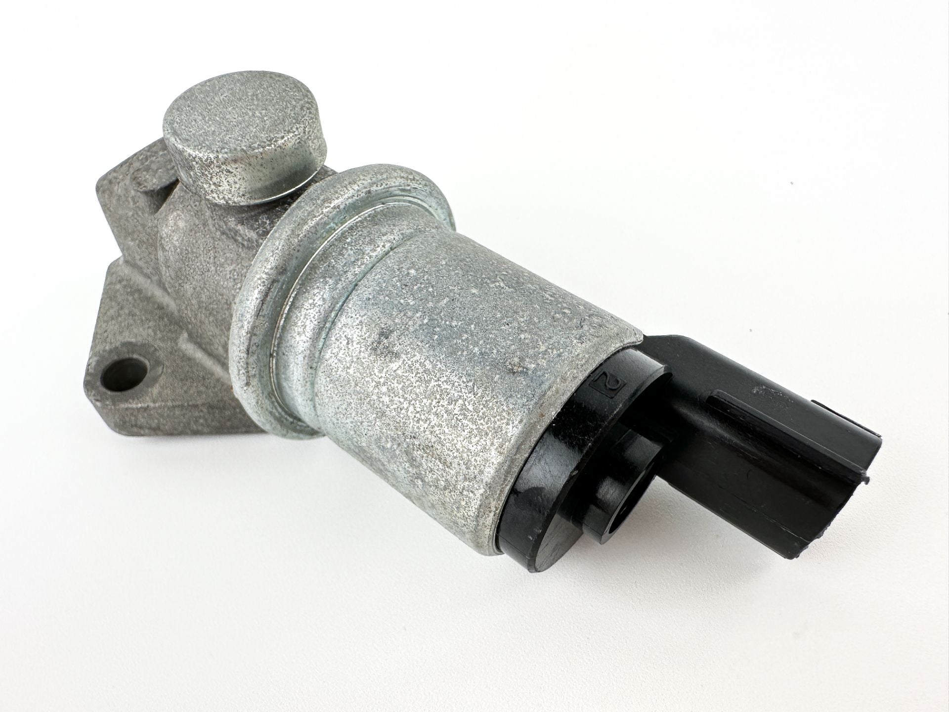 2003 Suzuki 140 HP 4 Stroke Outboard IAC Idle Air Control Valve 18137-77E00 OEM