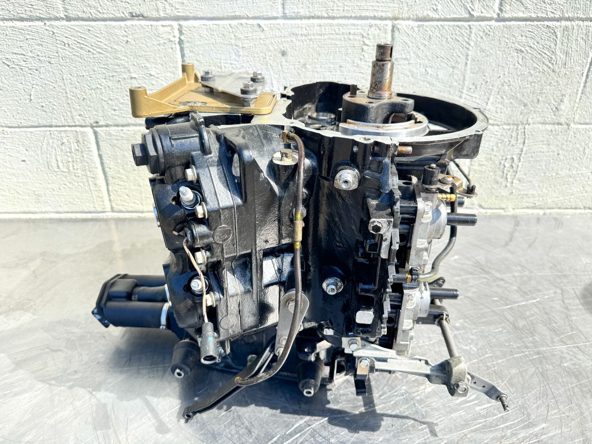 2005 Evinrude 115 HP 2 Stroke Outboard Powerhead OEM