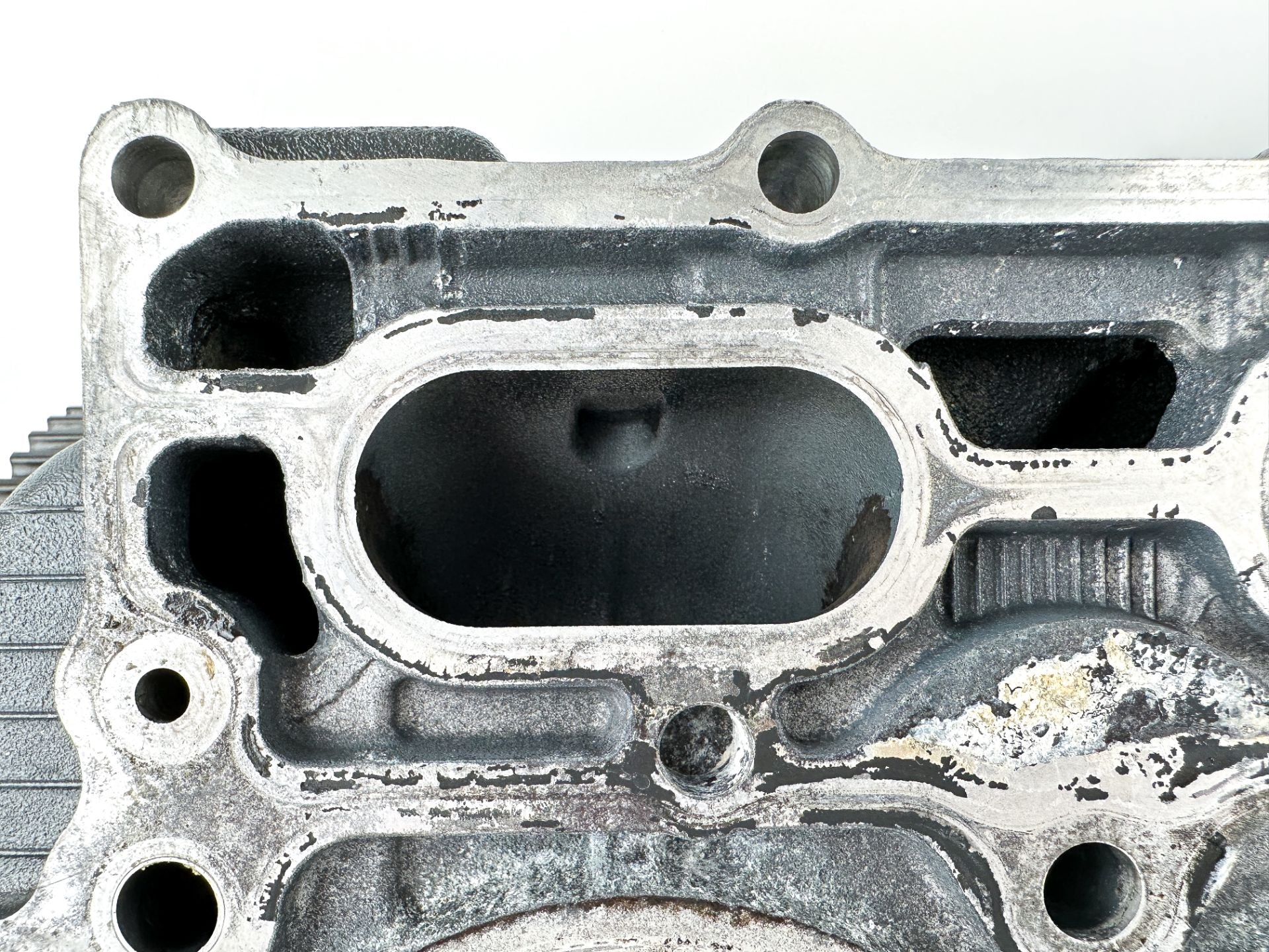 2015 Yamaha 150 HP 4 Stroke Outboard Cylinder Head 63P-W009A-04-9S OEM