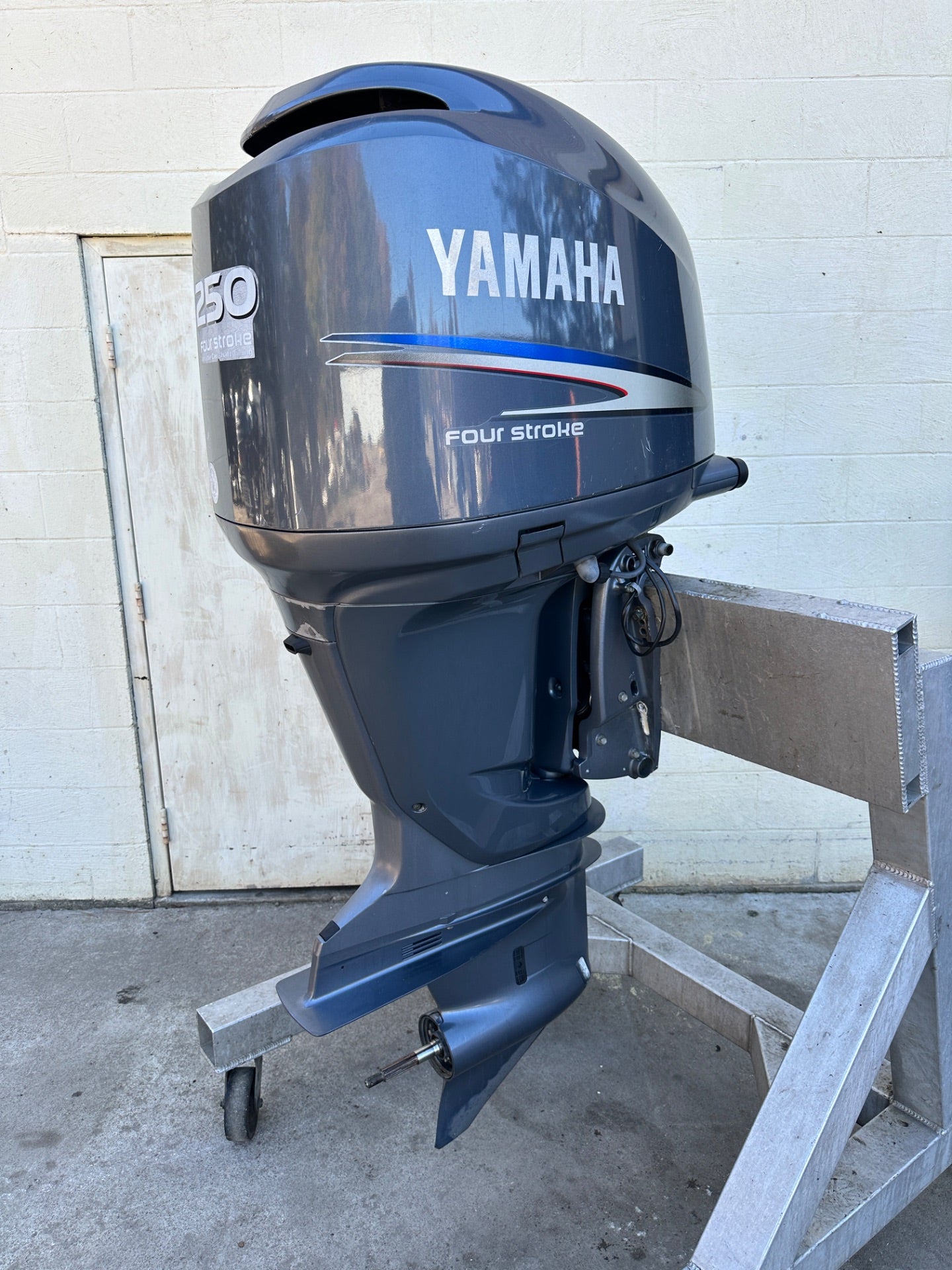 2007 Yamaha F250 250HP 4 Stroke Outboard Engine W/ 25" Counter Rotation