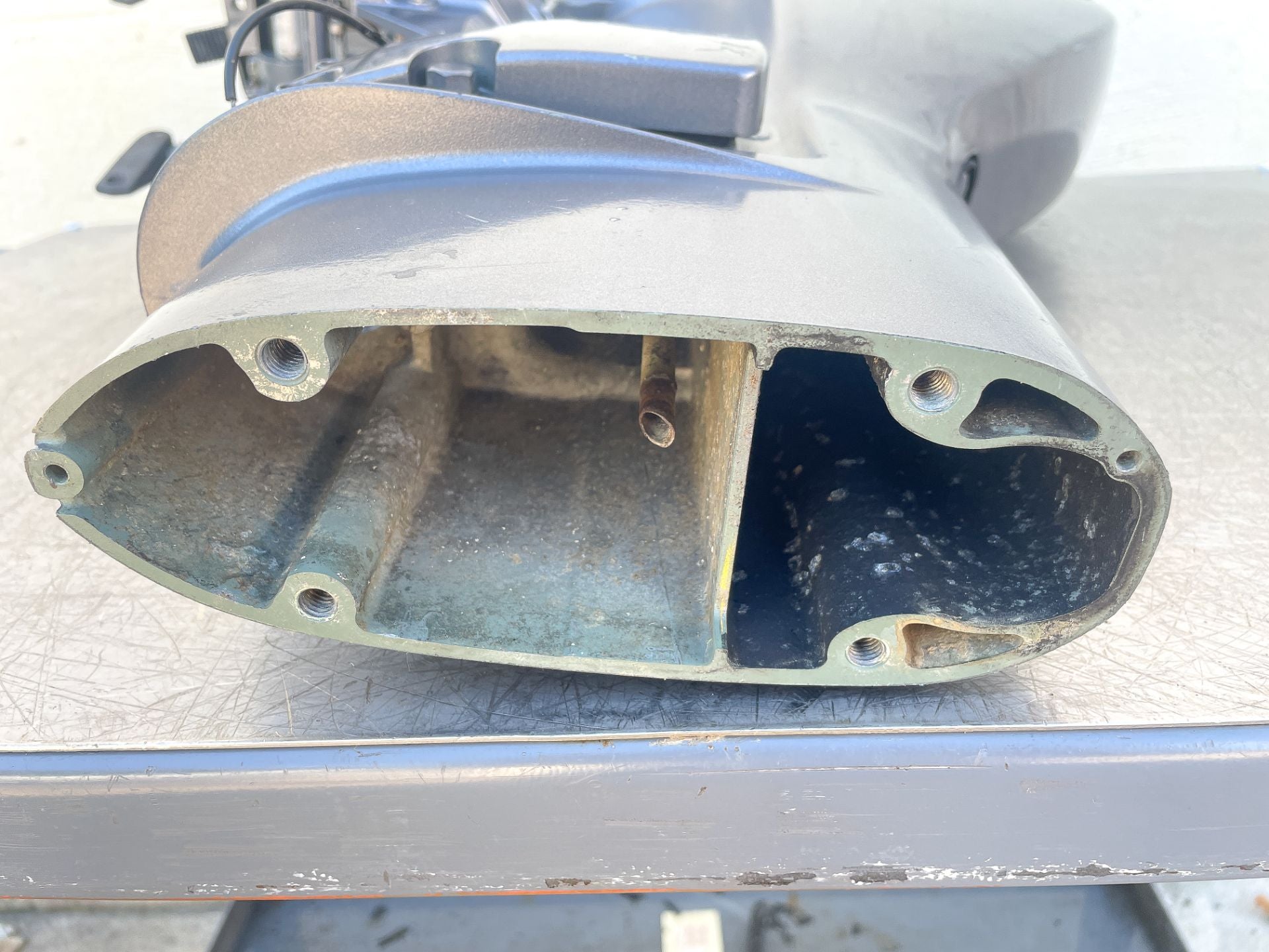 1998 Yamaha 15 HP 4 Stroke Outboard Complete Midsection & Swivel Bracket 66M-45111-10-4D OEM