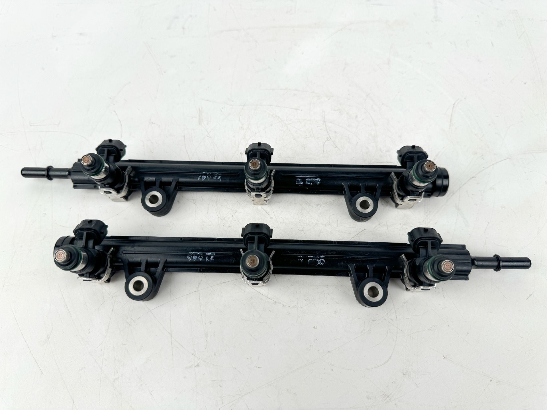 2016 Yamaha 250 HP 4 Stroke Outboard Fuel Injector Set W/ Rail 6AW-13761-00-00 OEM