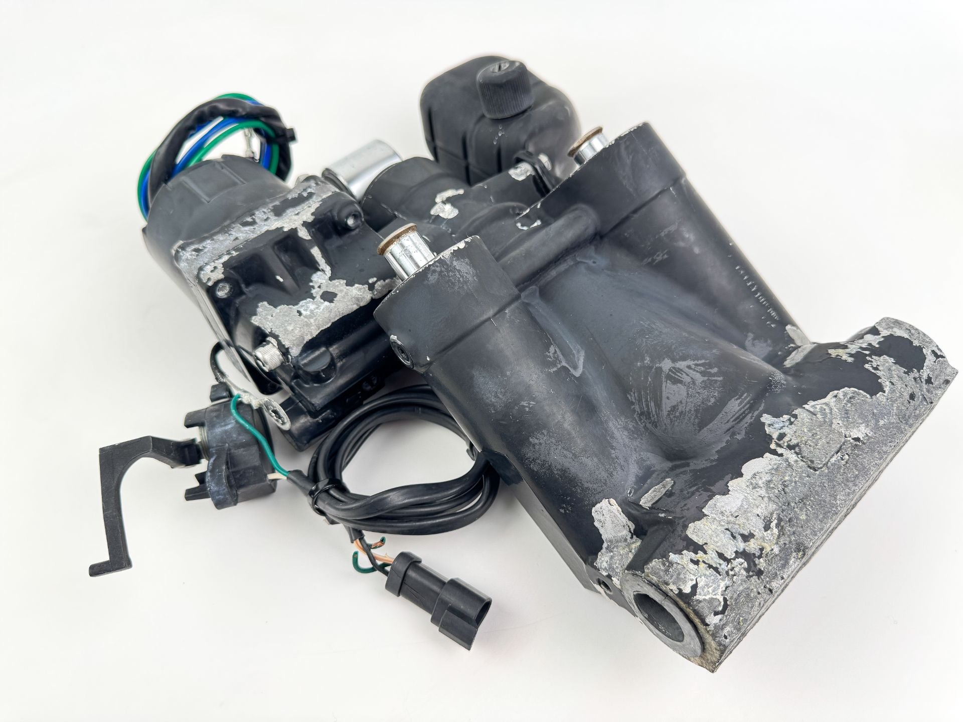 2008 Evinrude 300 HP 2 Stroke Outboard Power Trim Tilt Unit 5007662 OEM
