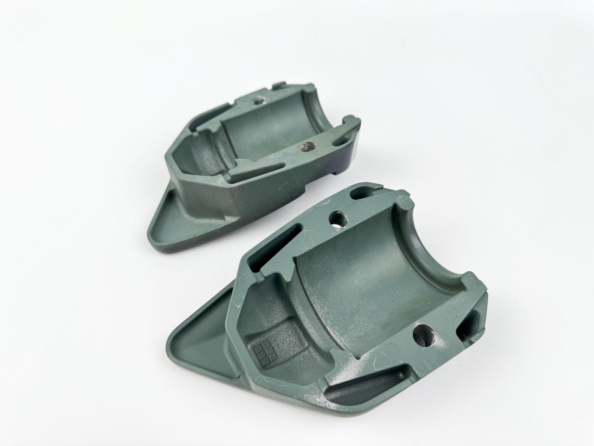 2006 Yamaha 150 HP 4 Stroke Outboard Lower Mount Covers Set 63P-44556-00-8D OEM