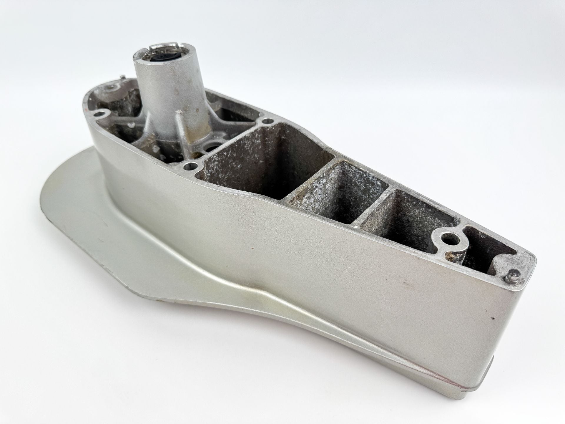 2010 Honda 60 HP 4 Stroke Outboard Midsection Extension / Spacer 40202-ZY9-610ZC OEM