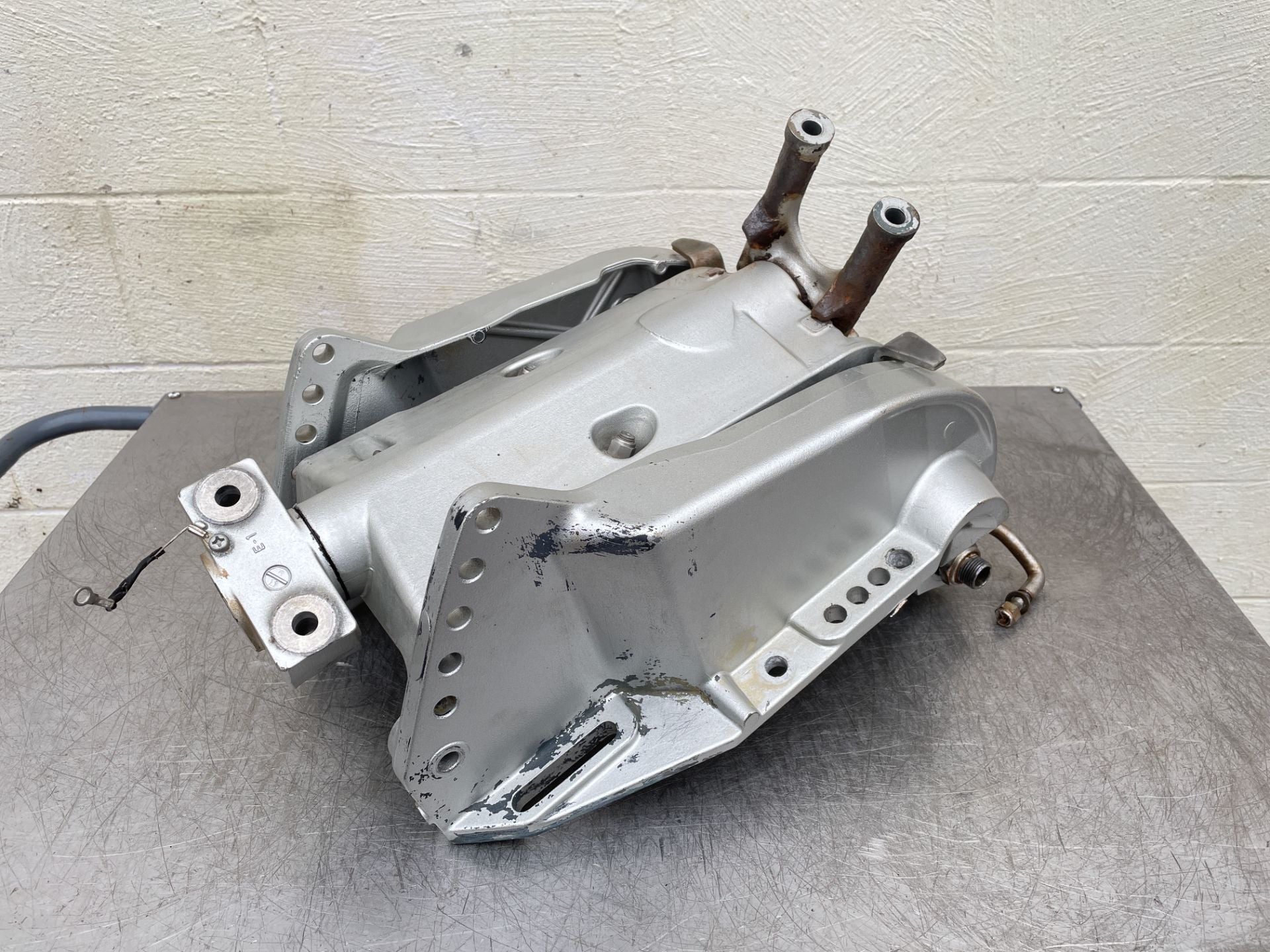 2007 Honda 135 HP 4 Stroke Outboard Complete Midsection & Swivel Bracket OEM