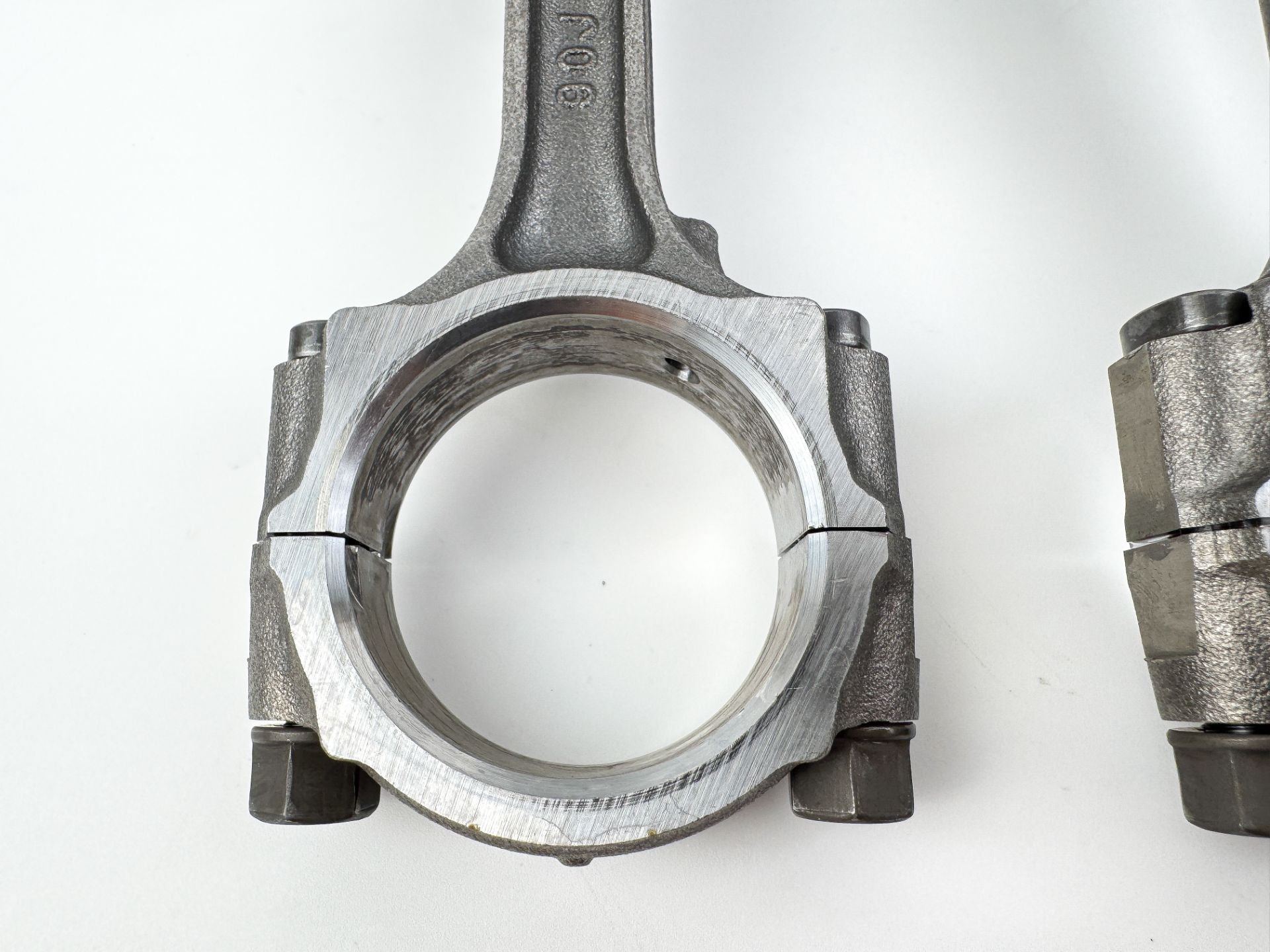 2011 Suzuki 115 HP 4 Stroke Outboard Piston & Connecting Rod Set 12111-90J01 OEM