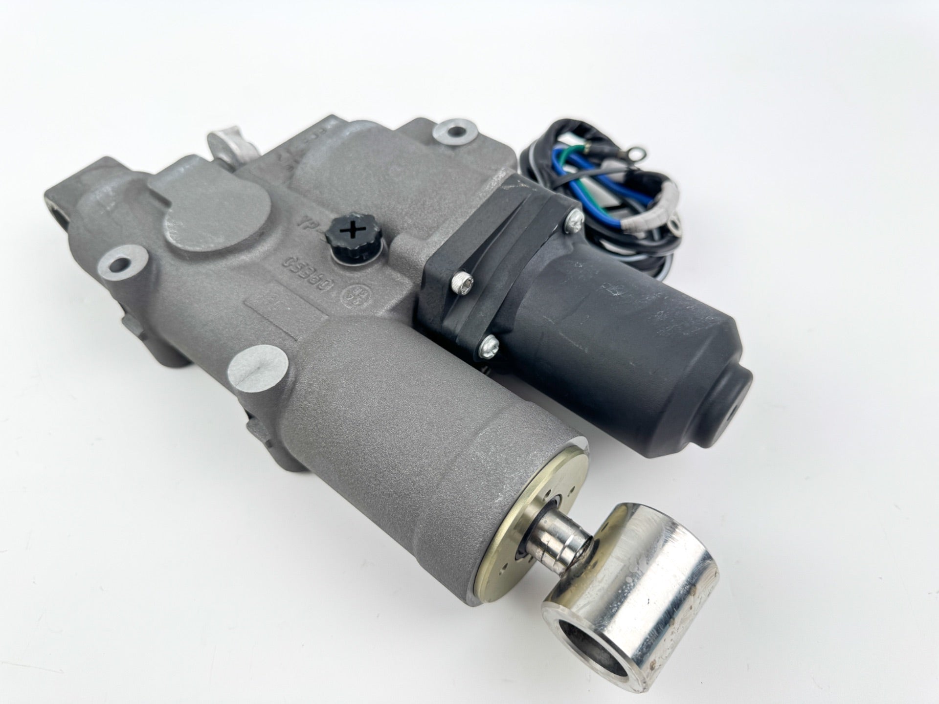 Yamaha F60 60HP 4 Stroke Outboard Power Trim Tilt Unit 6C5-43800-10-8D Like New
