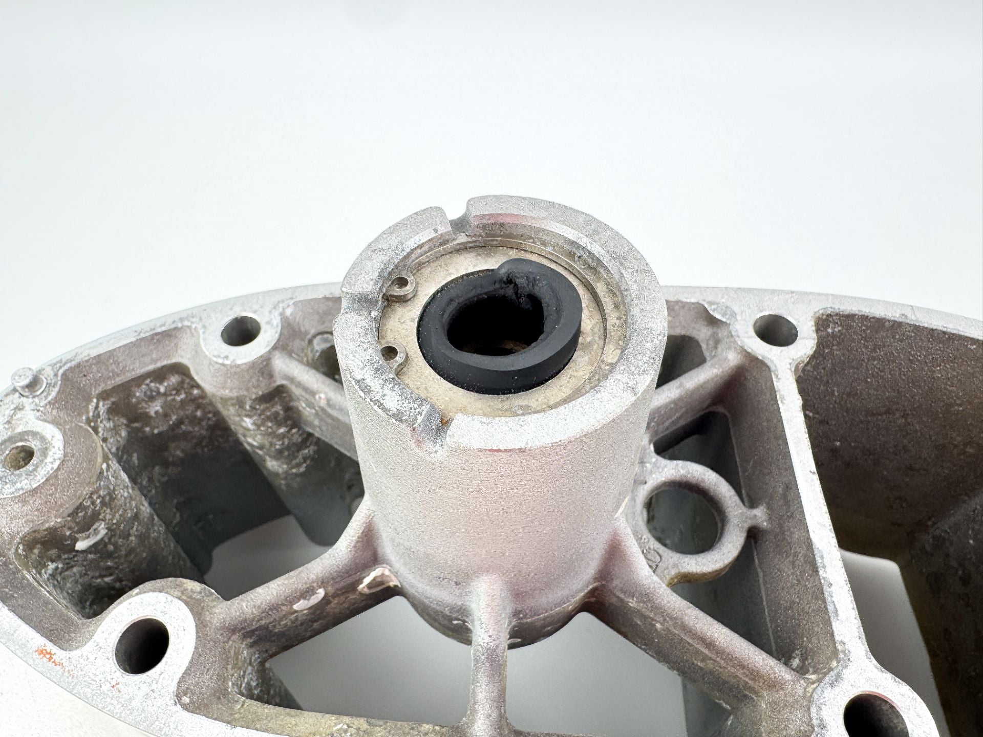 2010 Honda 60 HP 4 Stroke Outboard Midsection Extension / Spacer 40202-ZY9-610ZC OEM