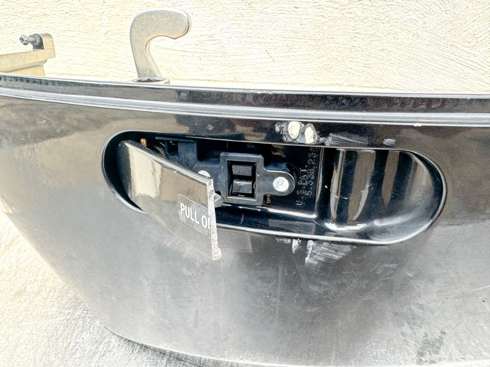 2007 Suzuki 200 HP 4 Stroke Outboard Starboard Oil Pan Cover 61131-93J01-0EP OEM