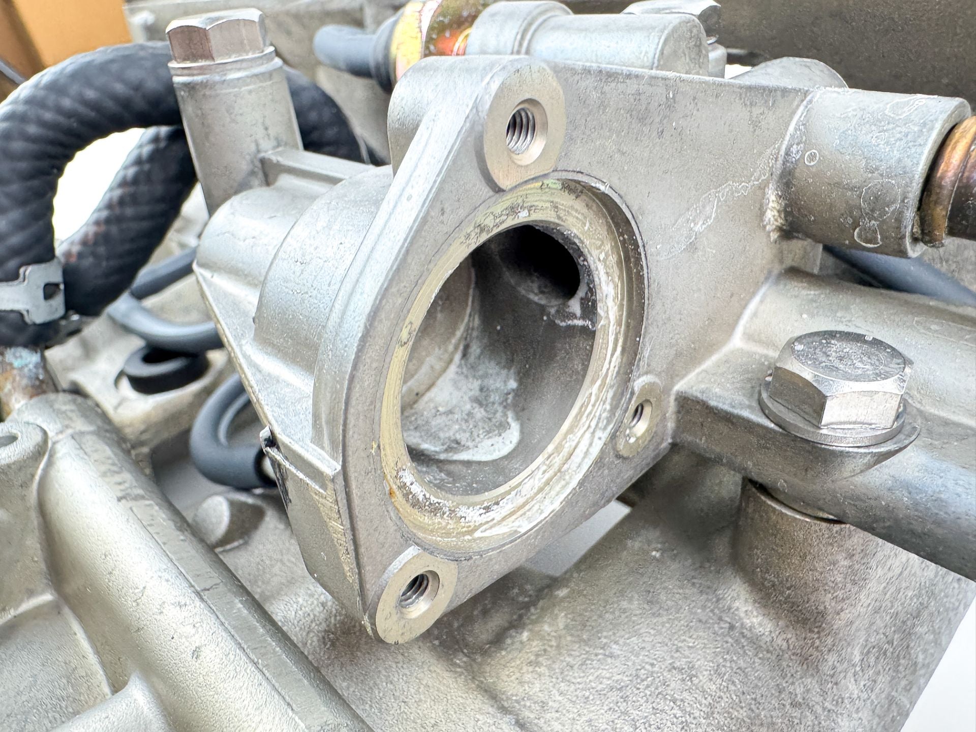 2003 Yamaha 115 HP 4 Stroke Outboard Intake Manifold & Throttle Body 68V-13751-01-00 OEM