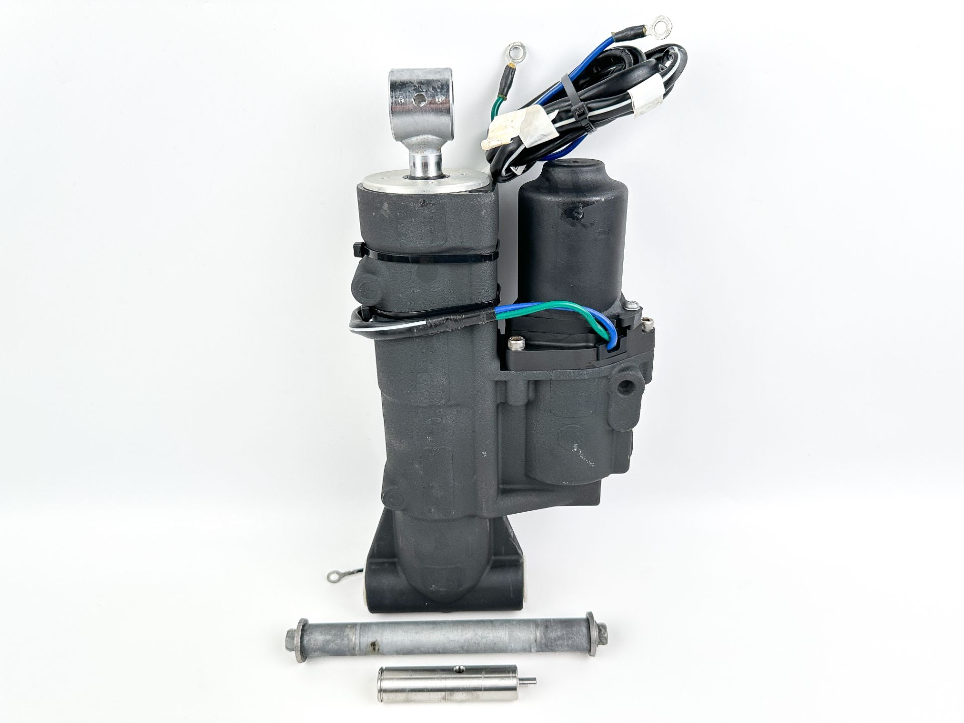 2022 Yamaha 200 HP 4 Stroke Outboard Power Trim Tilt Unit 6LH-43800-00-00 Like New