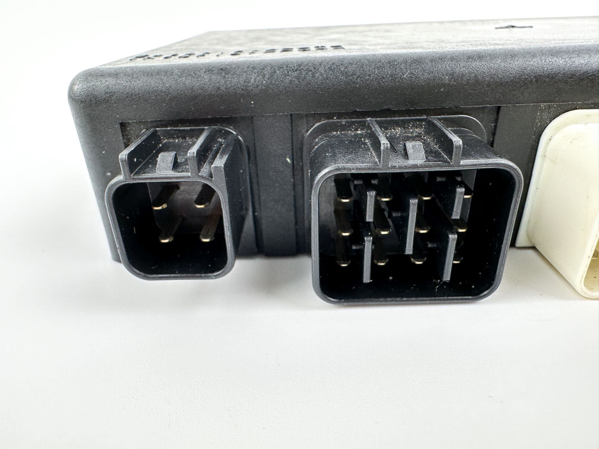 2000 Suzuki 70 HP 4 Stroke Outboard Engine Control Unit ECU 33920-99E14 Tested