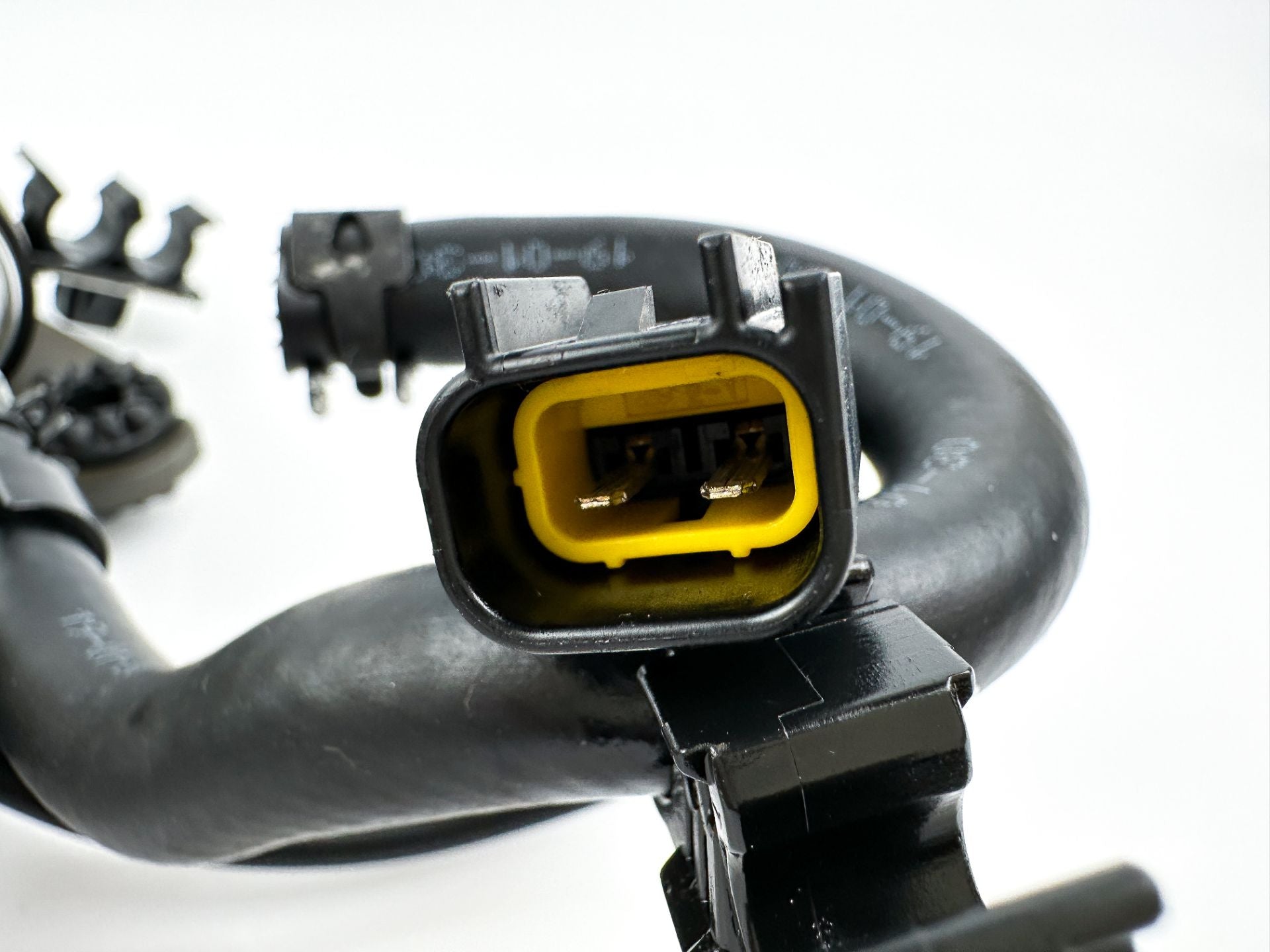 2019 Yamaha 250 HP 4 Stroke Outboard VST Float Chamber 6CB-14180-11-00 - Cleaned