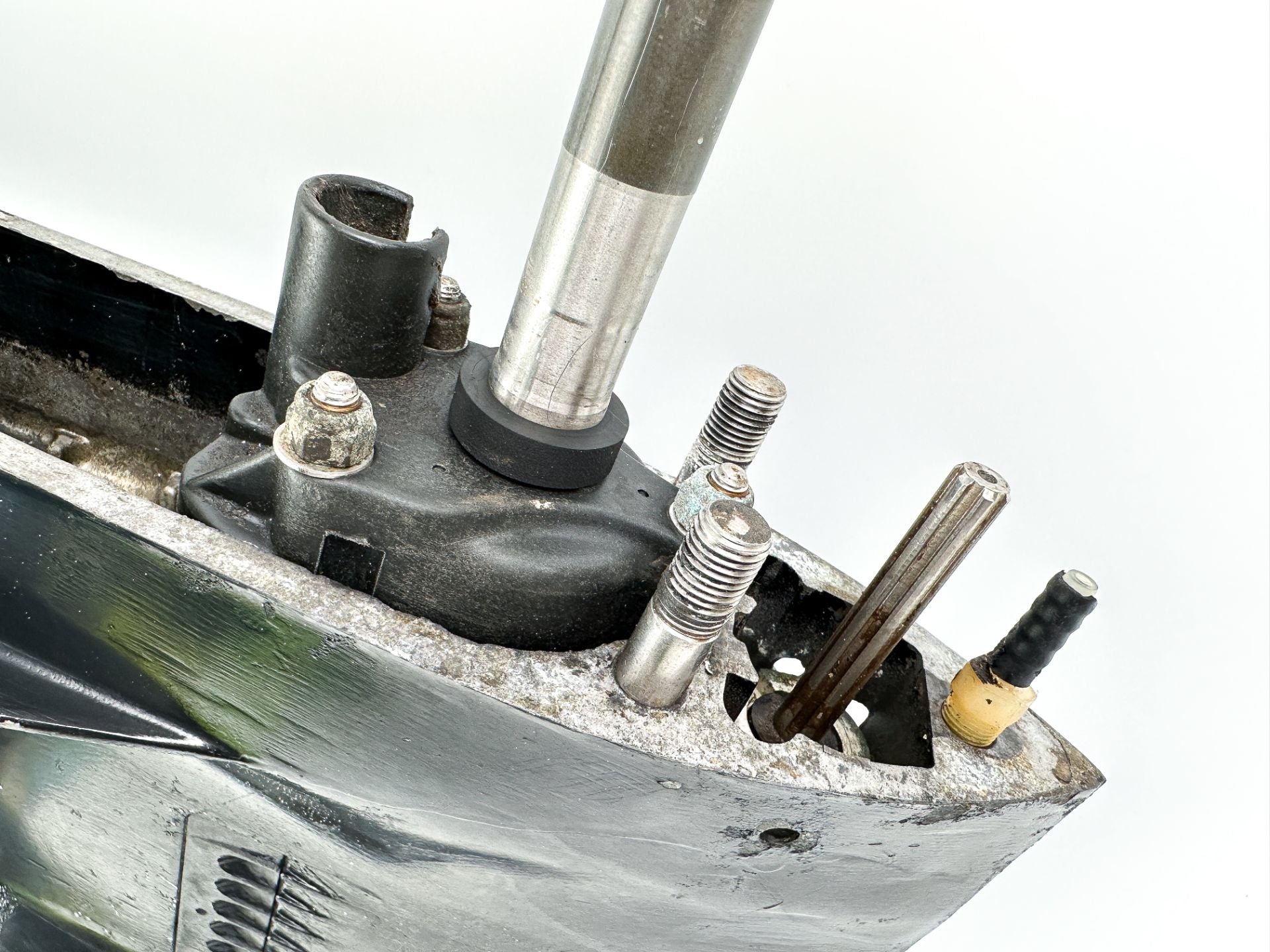 Mercury 50 60 HP 2 Stroke 3 Cylinder Lower Unit Gear Case 20" Long