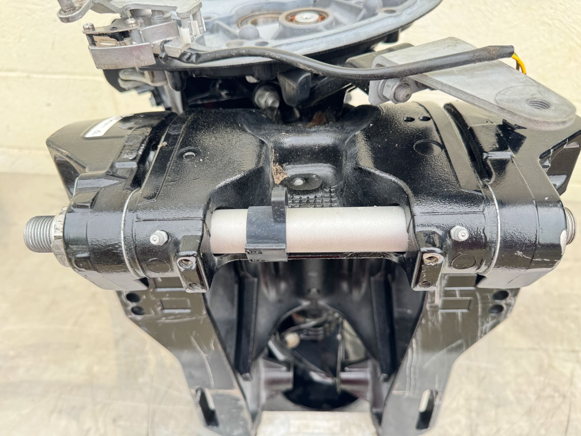 2020 Suzuki 90 HP 4 Stroke Outboard Complete Midsection W/ Swivel Bracket