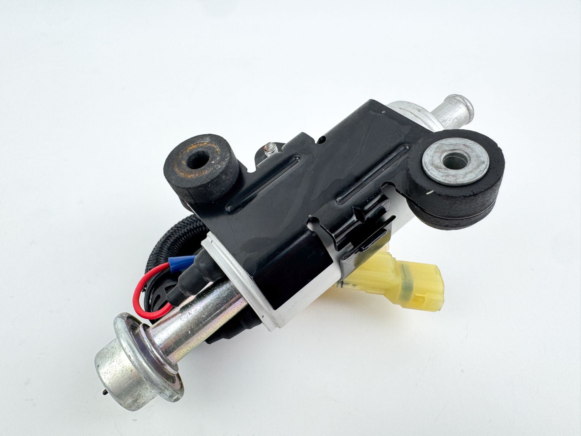 2010 Suzuki 250 HP 4 Stroke Outboard Fuel Pump 15100-94900 OEM