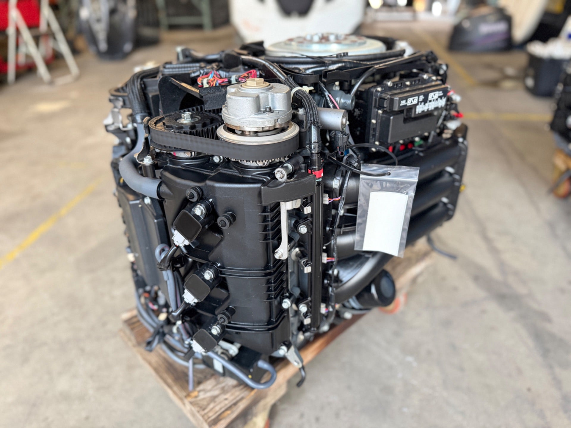 2014 Yamaha F300 300 HP 4.2L Outboard Powerhead W/ 1267 Hours