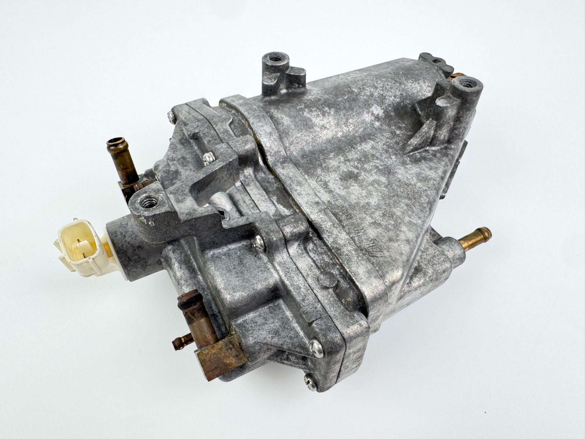 2003 Yamaha 115 HP 4 Stroke Outboard VST Float Chamber Assembly 68V-14180-01-00 Parts