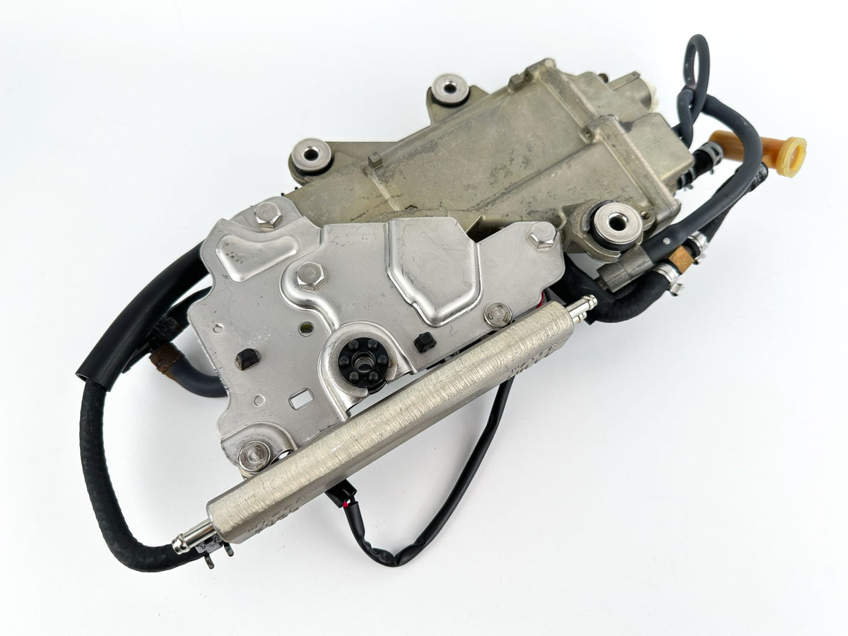 2003 Yamaha 225 HP 4 Stroke Outboard VST Float Chamber Assembly 69J-14180-10-00 OEM