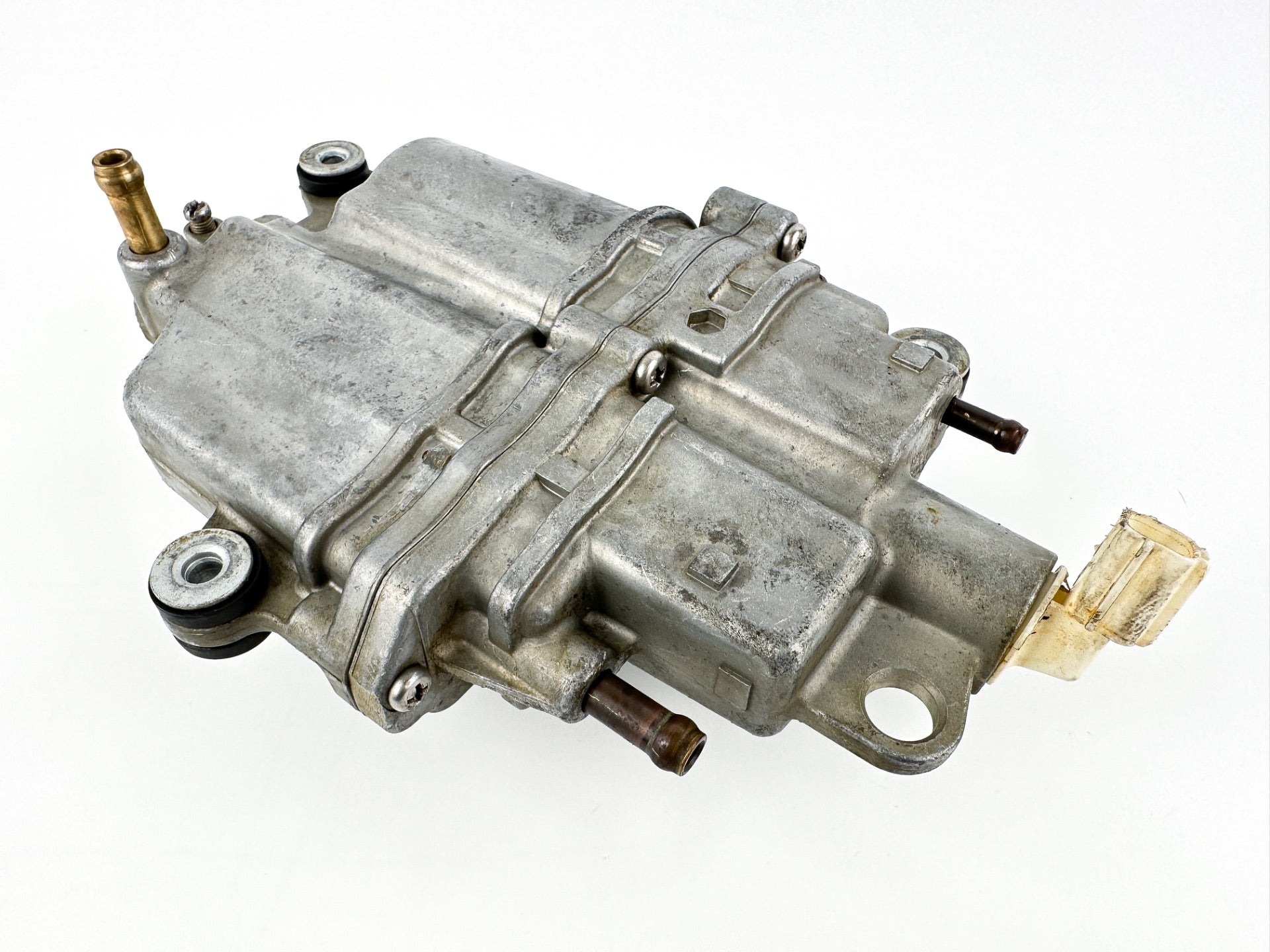 2004 Suzuki 115 HP 4 Stroke Outboard Vapor Separator Tank VST 15600-90J01 OEM