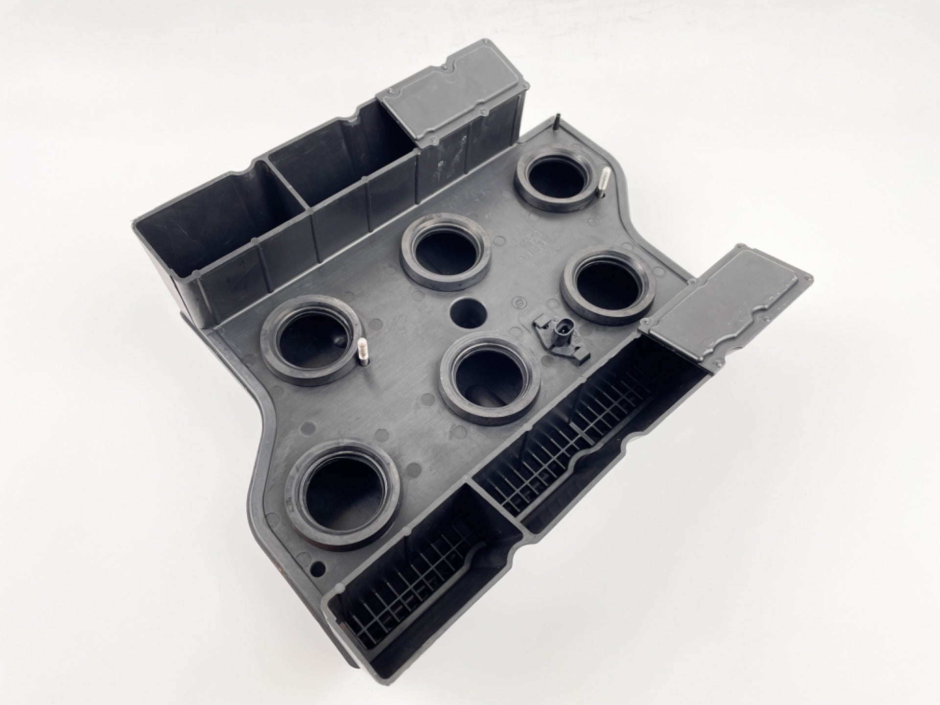 2003 Evinrude 225 HP 2 Stroke Outboard Intake Air Silencer Assembly 0439767 OEM