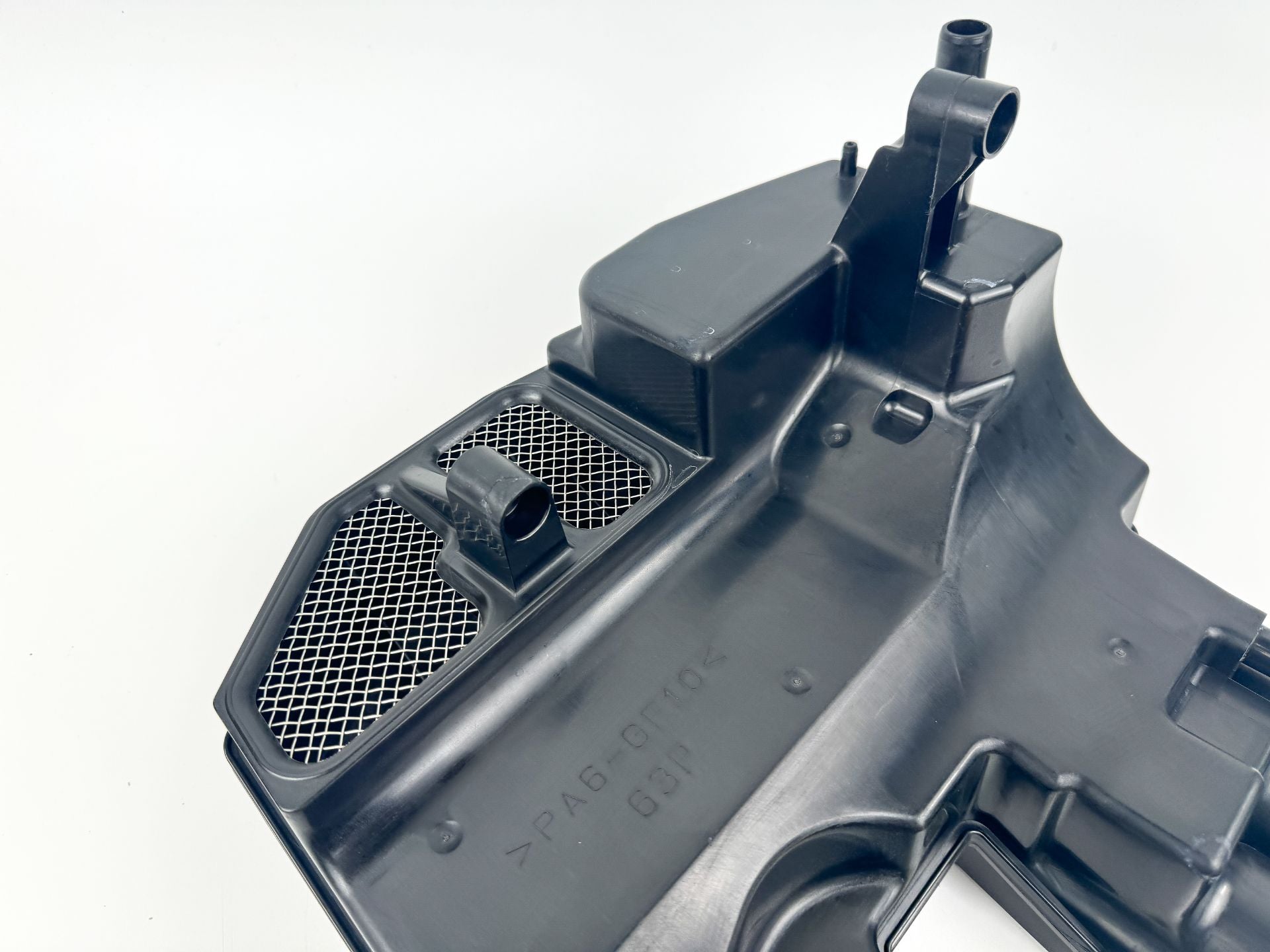 2018 Yamaha 150 HP 4 Stroke Outboard Intake Air Silencer Assembly 63P-14440-00-00 OEM