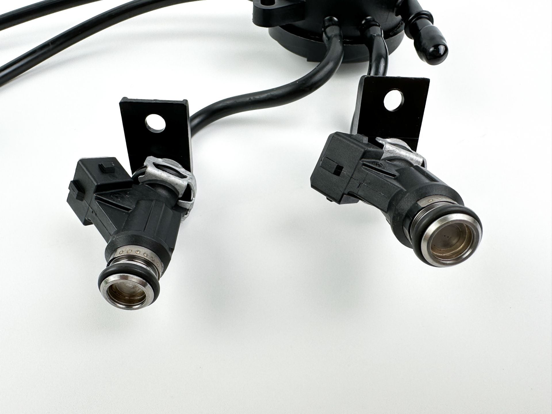 2004 Mercury 60HP EFI Fuel Injectors & TFI System - 892123002 879887T - Cleaned