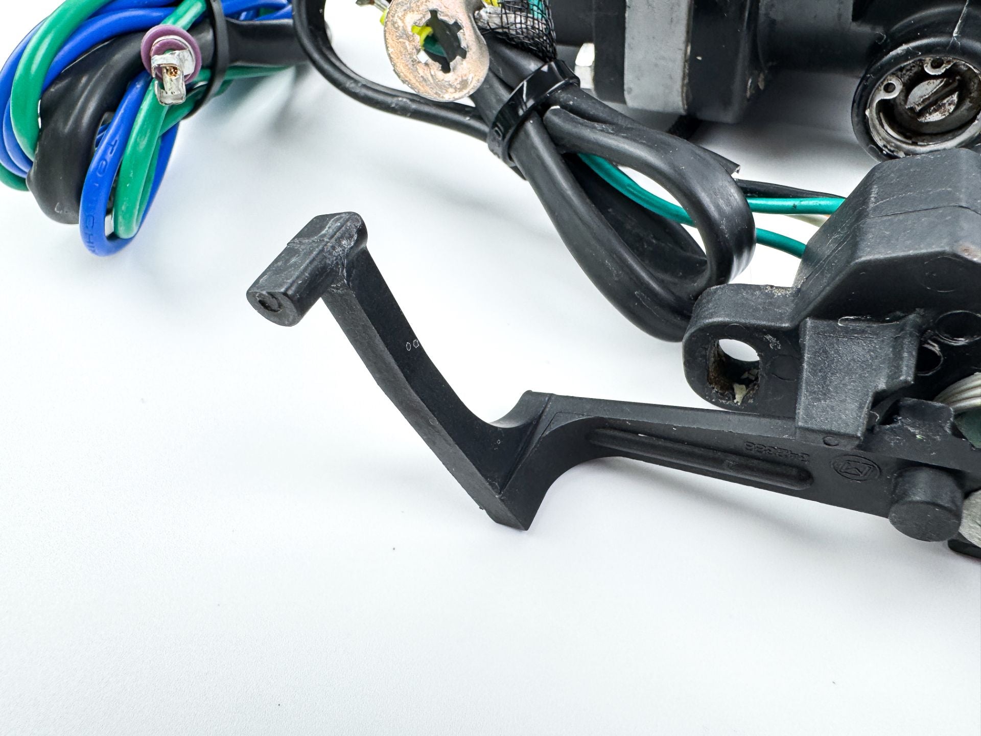 2017 Evinrude 200 HP Etec 2 Stroke Outboard Power Trim Tilt Unit 5005113 OEM