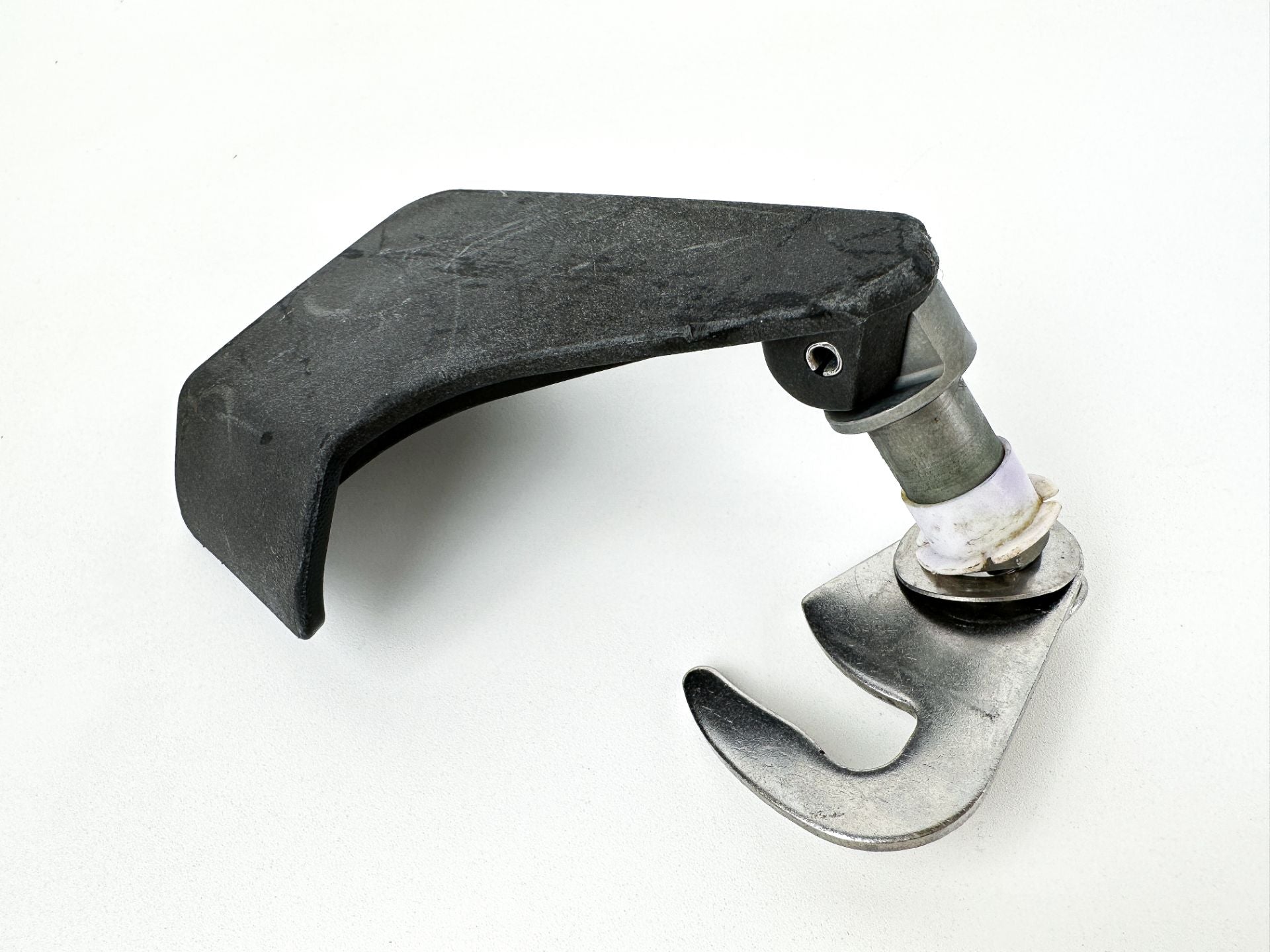 2014 Evinrude 200 HP 2 Stroke Outboard Port Latch Handle 5005707 OEM