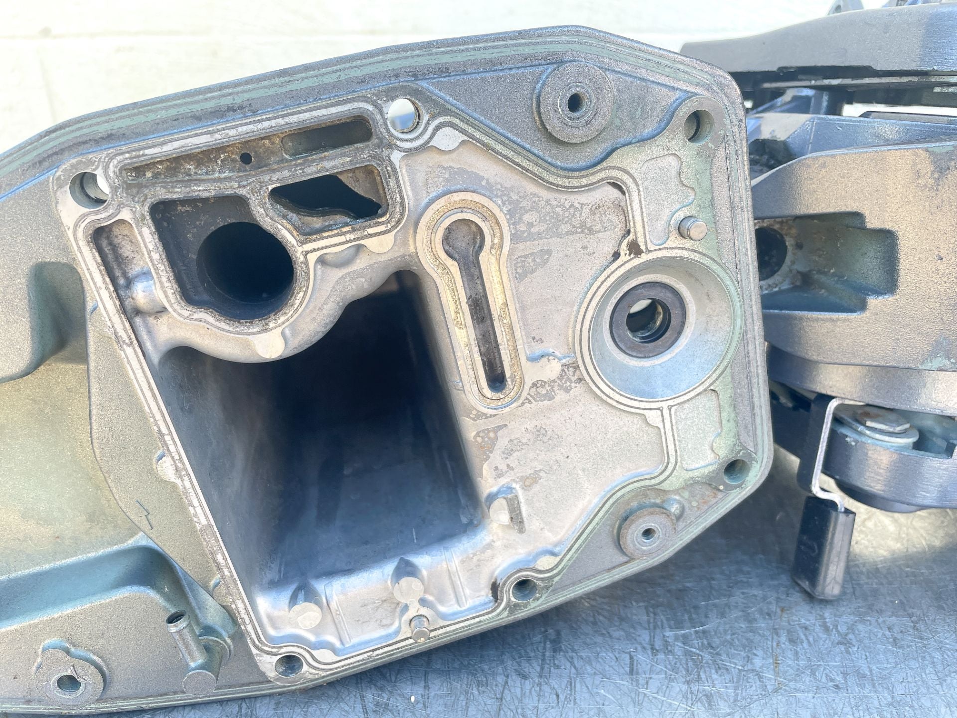 1998 Yamaha 15 HP 4 Stroke Outboard Complete Midsection & Swivel Bracket 66M-45111-10-4D OEM