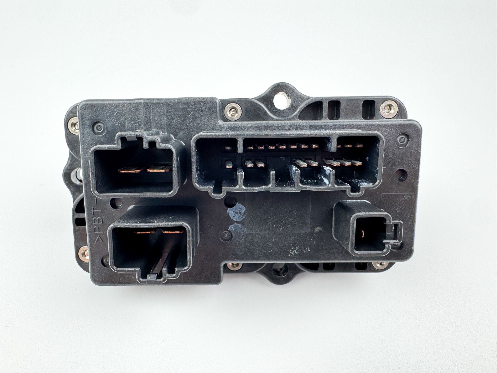 2005 Yamaha 300 HP HPDI 2 Stroke Outboard Fuse Box 60V-82170-01-00 OEM