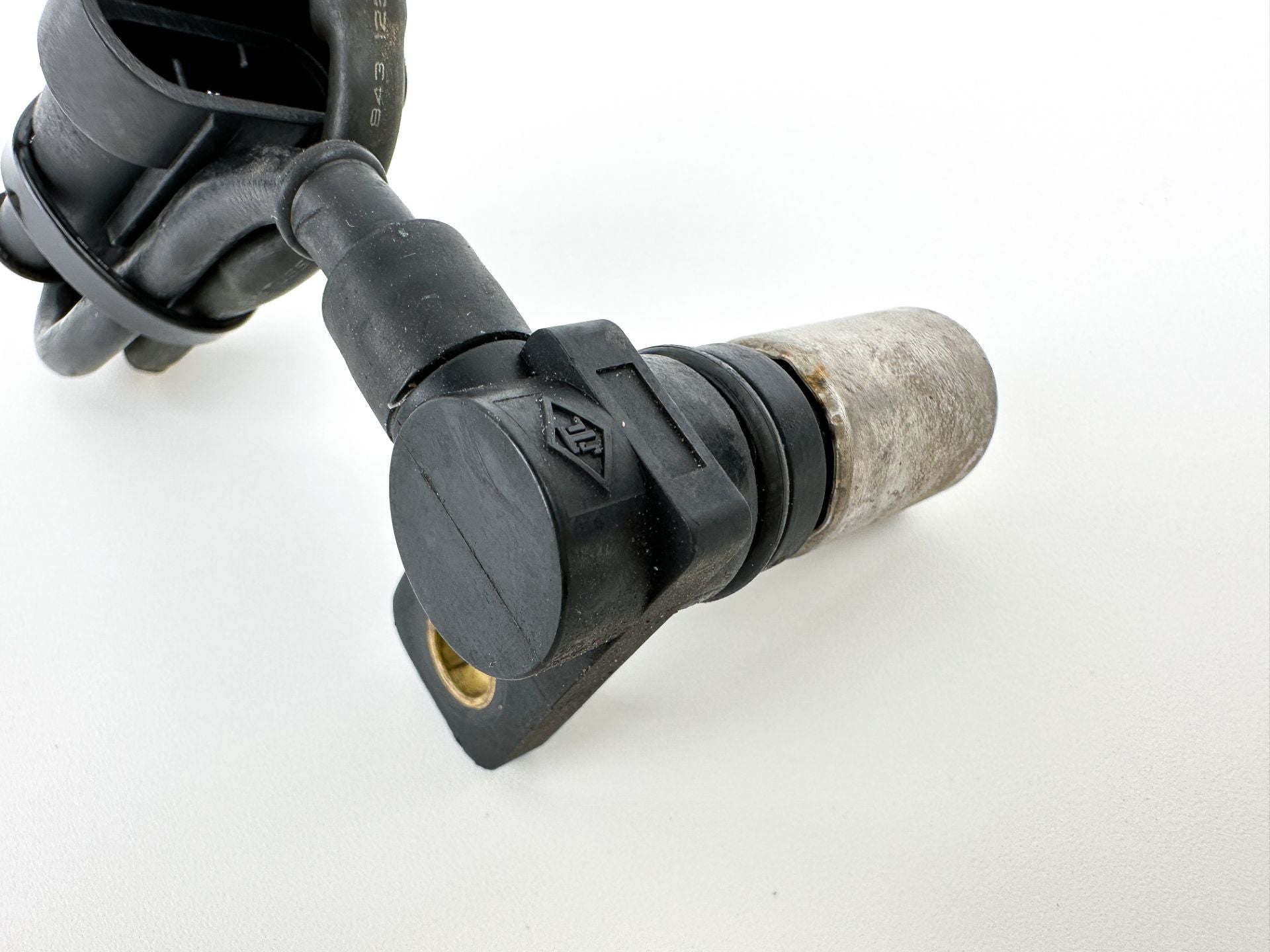 2008 Evinrude 200 HP 2 Stroke Outboard Crankshaft Position Sensor CPS 0587402 OEM