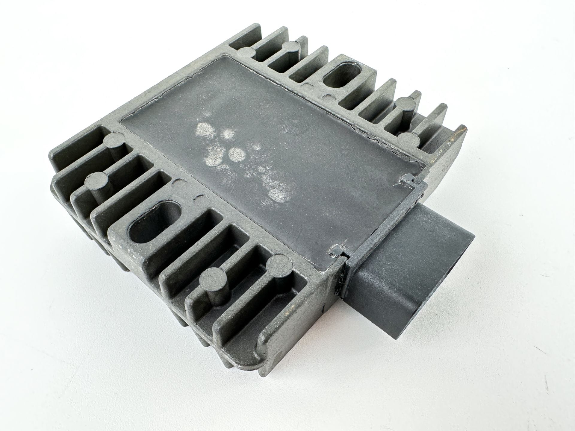 2005 Yamaha 115 HP 4 Stroke Outboard Rectifier & Regulator 68V-81960-00-00 OEM