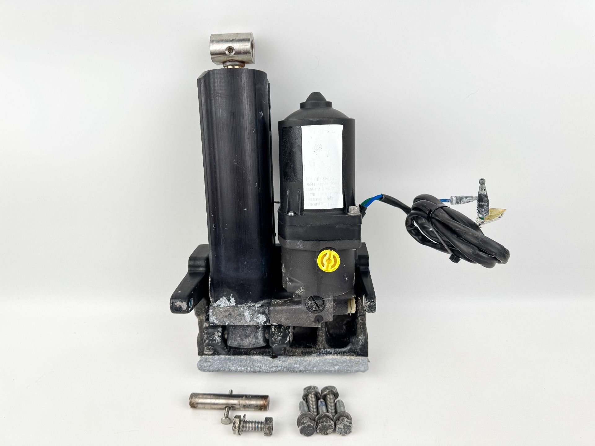 Mercury 70 90 115 120 125 HP Power Tilt and Trim Assembly 8M0090335 Used OEM