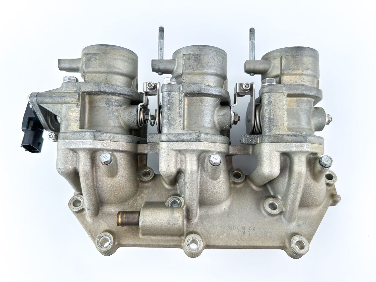 2002 Yamaha 200 HP 4 Stroke Outboard Intake Manifold & Throttle Body 60L-13750-00-00 OEM
