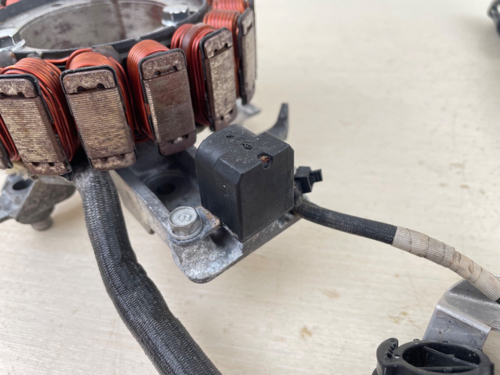 2009 Yamaha 50HP Outboard Stator & Base Magneto Assembly 6C5-81410-00-00