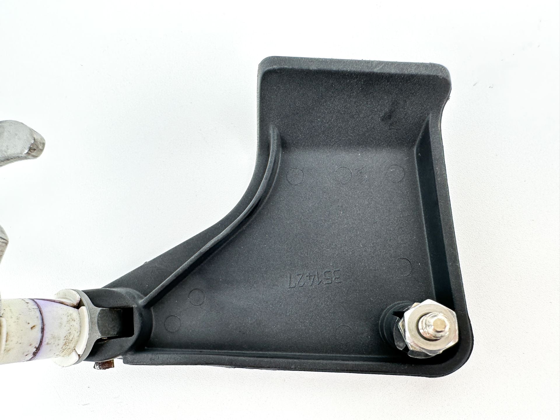 2013 Evinrude 250 HP 2 Stroke Outboard Starboard Latch Handle 5005708 OEM