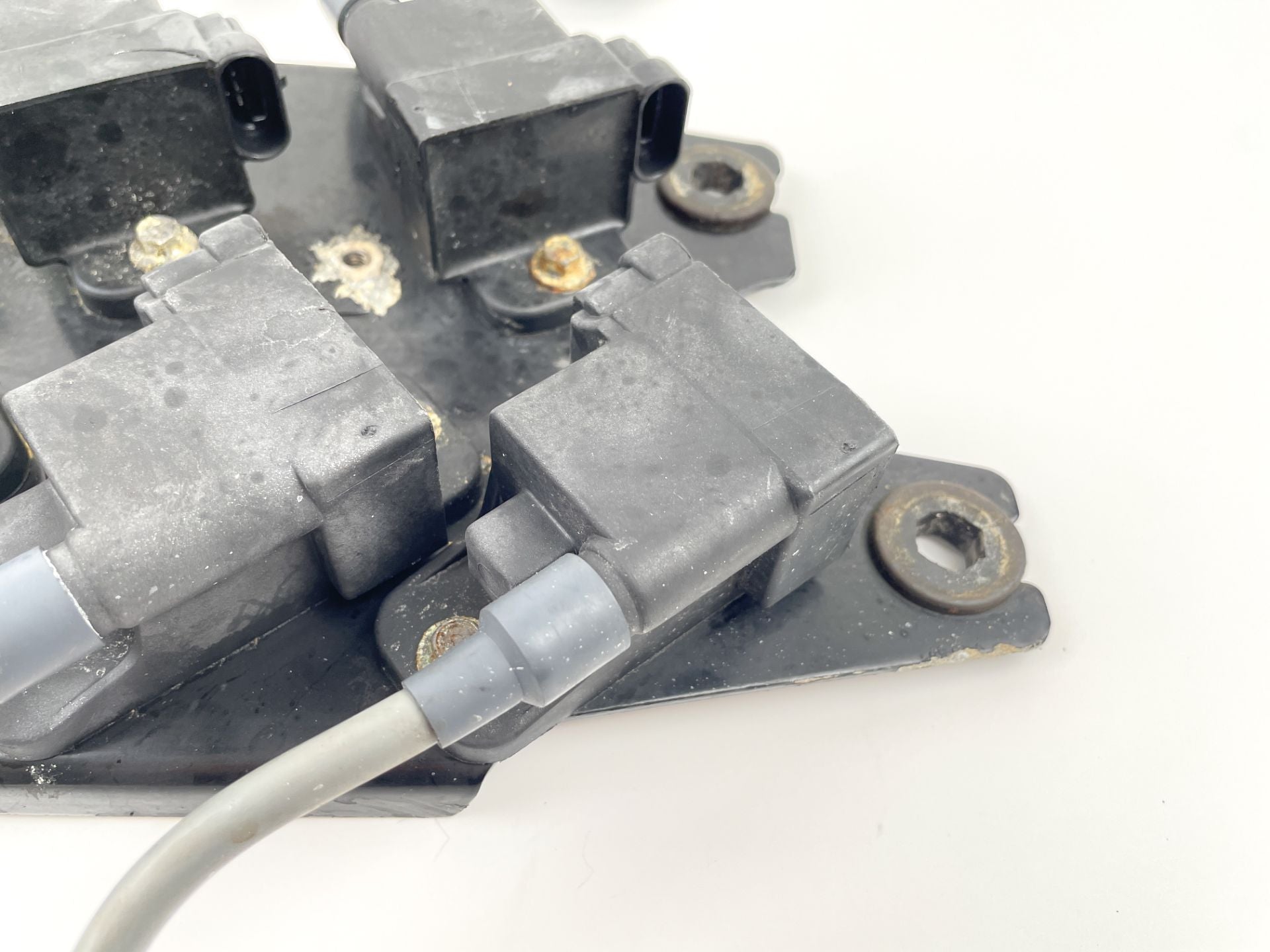 2003 Mercury 200 HP 2 Stroke Outboard Ignition Coil Set W/ Plate 827509T7 OEM