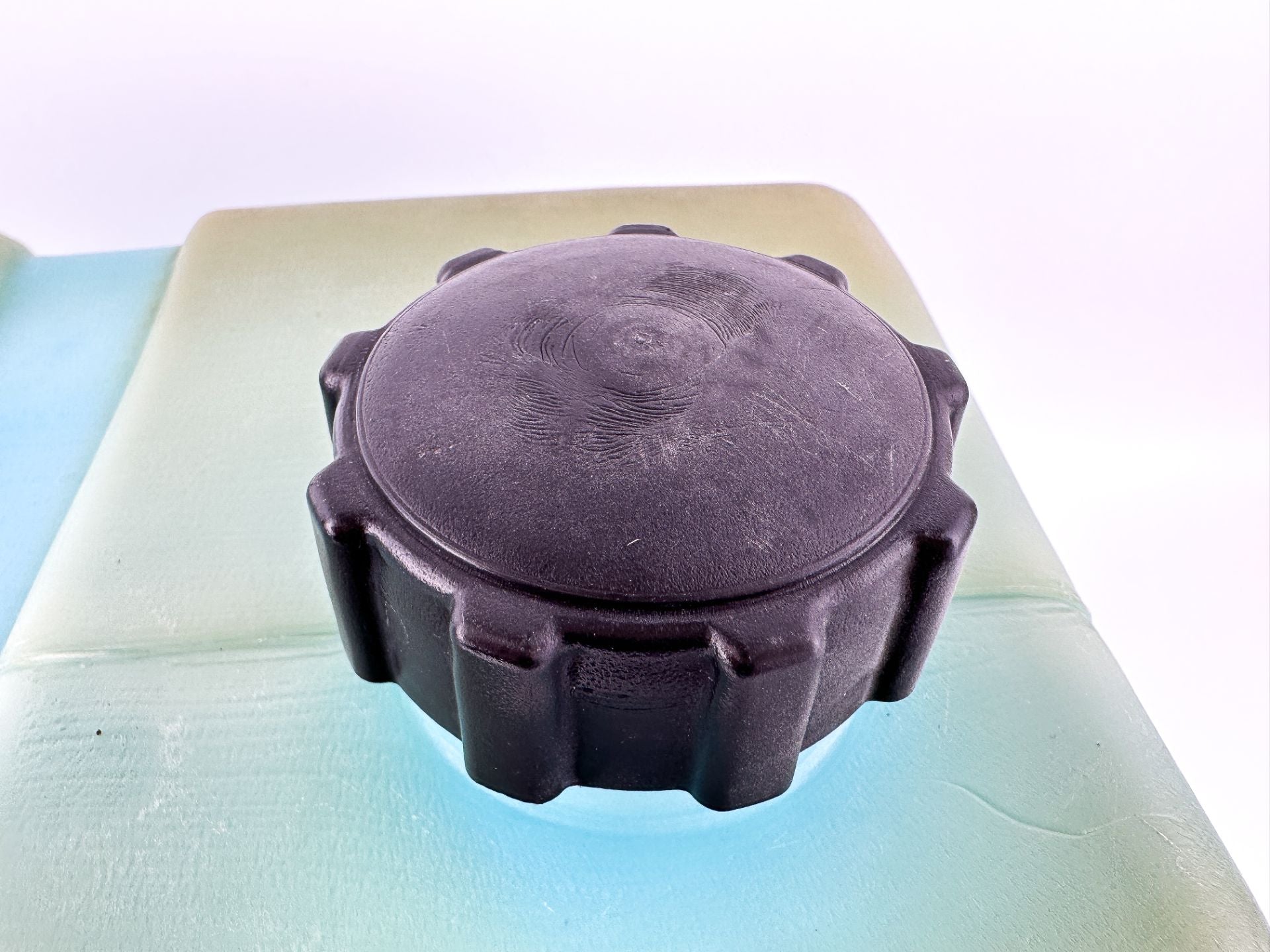 2009 Yamaha 225 HP 2 Stroke Outboard Remote Oil Tank 61A-21708-20-00 OEM