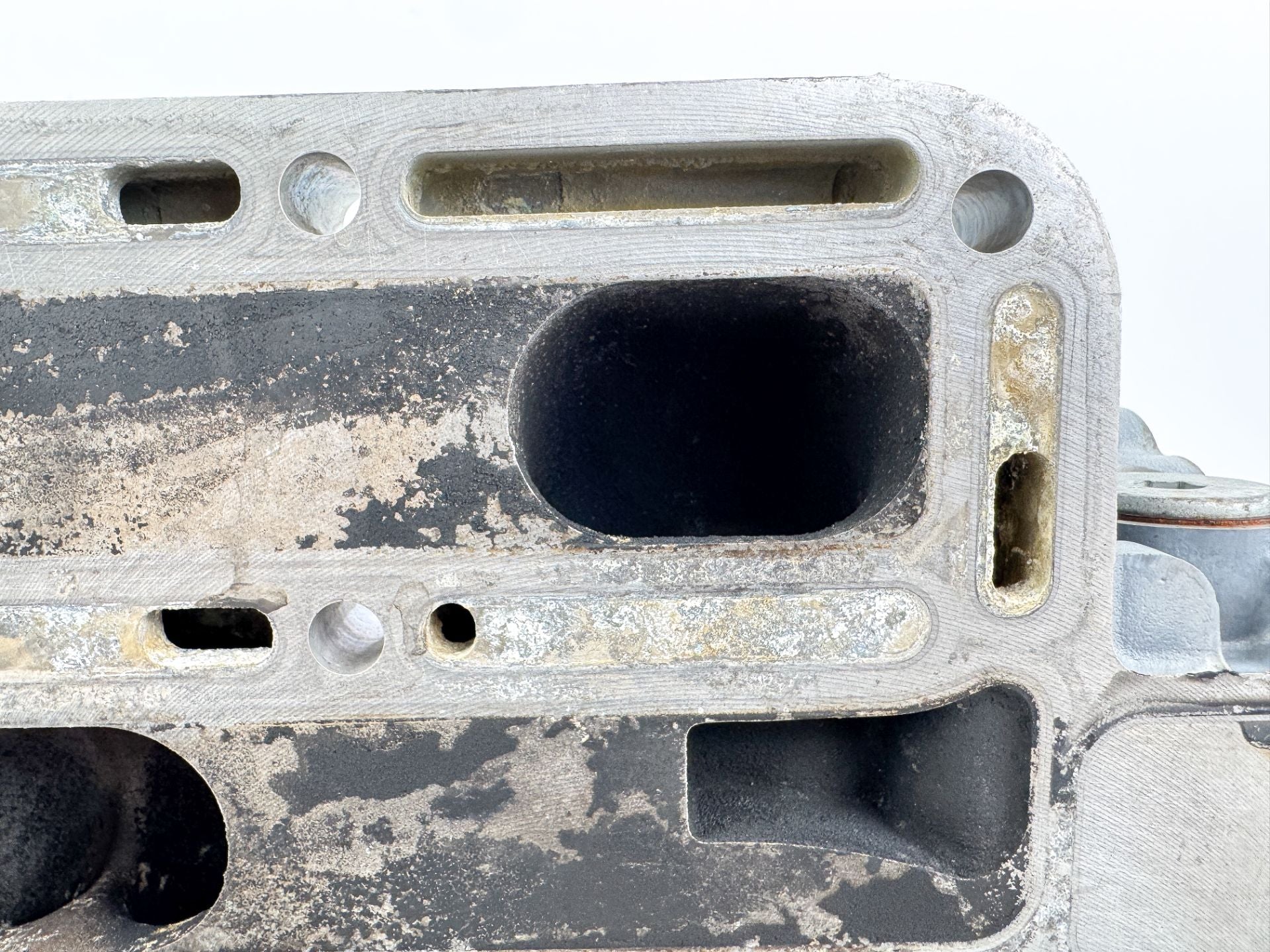 2019 Suzuki 140 HP 4 Stroke Outboard Cylinder Head 11100-90J11 - Repair