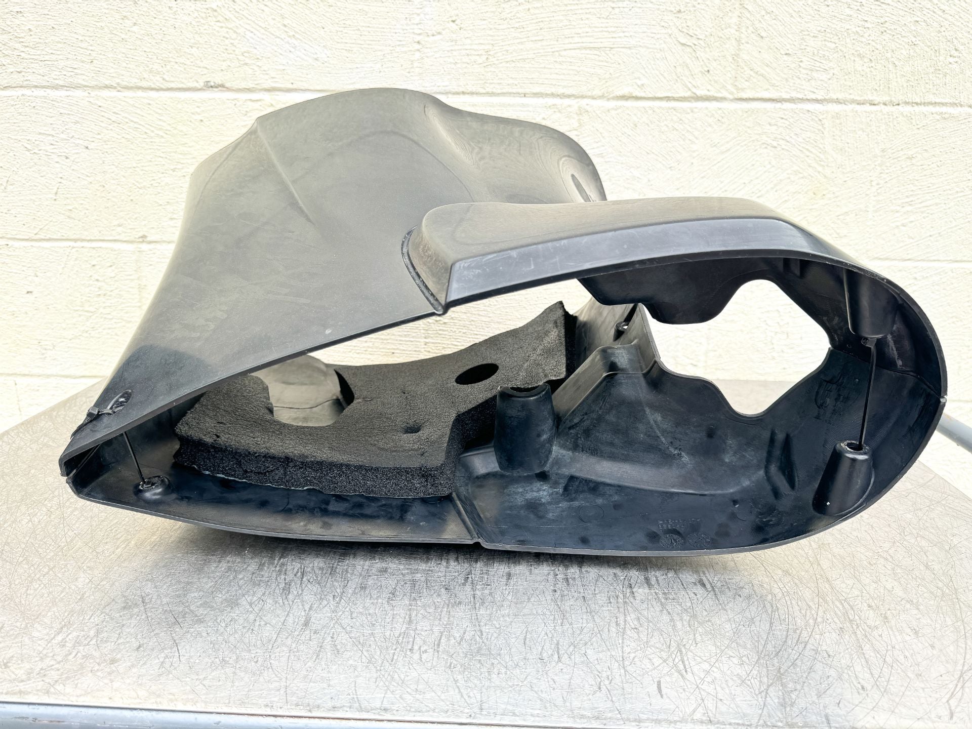 2007 Mercury 150 HP 4 Stroke Outboard Lower Apron Cover 896054T01 896055T01 OEM