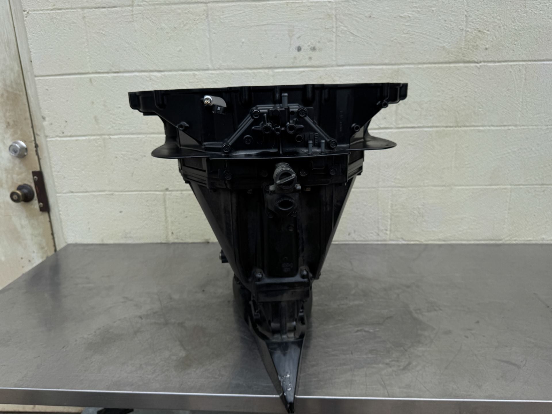 2010 Suzuki 250HP DF250S Long 20" Outboard Complete Midsection & Swivel Bracket
