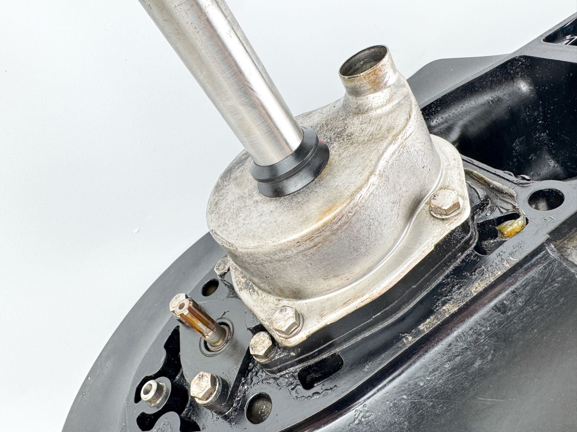 2004+ Mercury 75 90 115 HP 2 Stroke DFI 20" Lower Unit Gear Case 2.33:1 9011J33