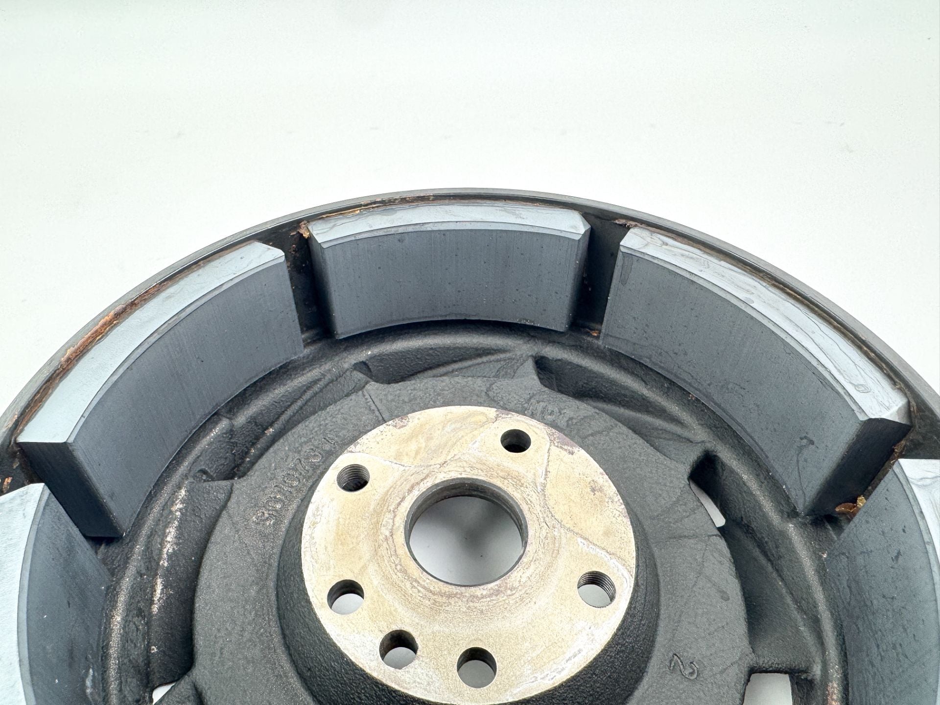 2005 Evinrude 115 HP 2 Stroke Outboard Flywheel 0586526 OEM