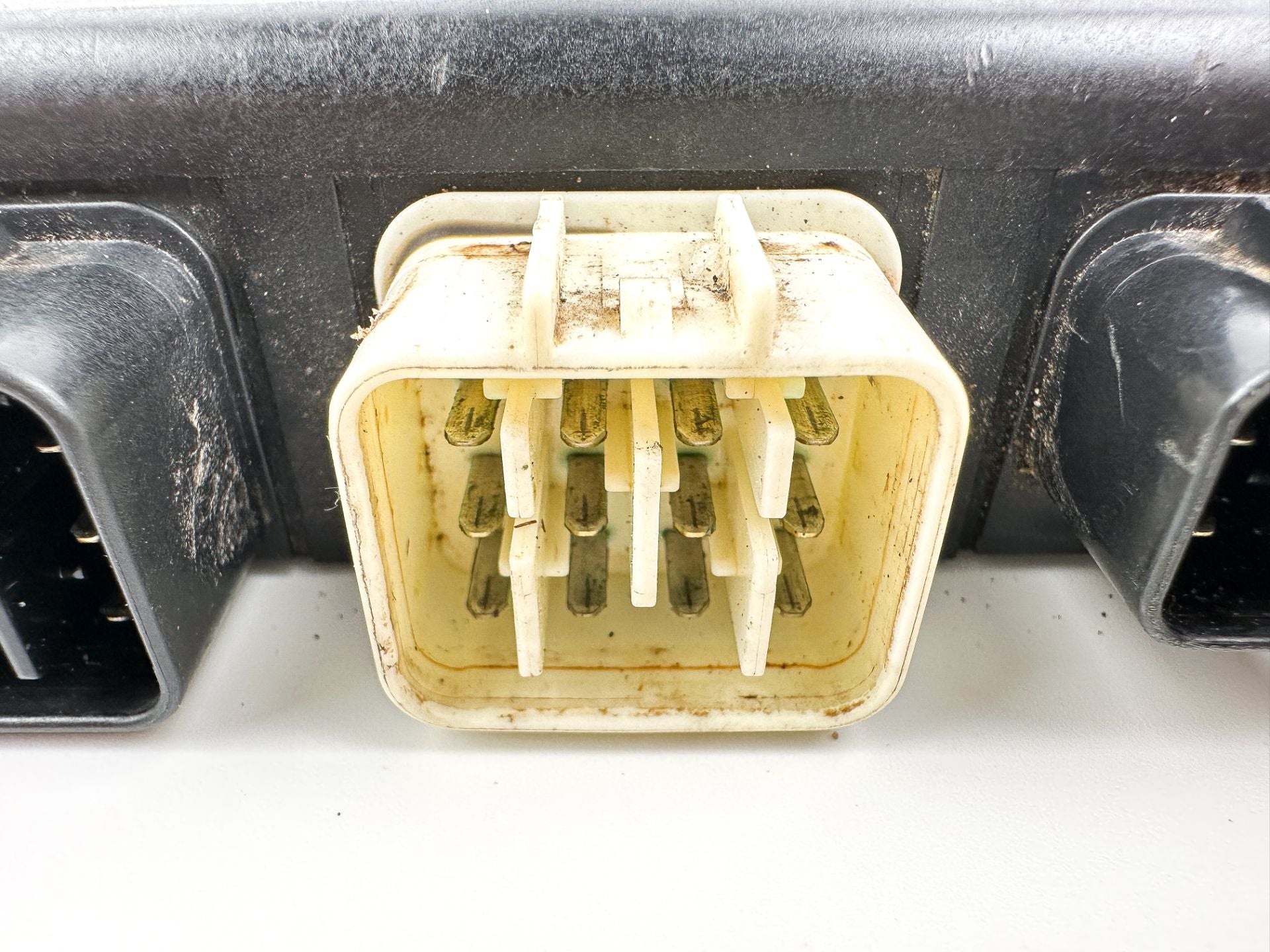 2000 Suzuki 70 HP 4 Stroke Outboard Engine Control Unit ECU 33920-99E14 OEM